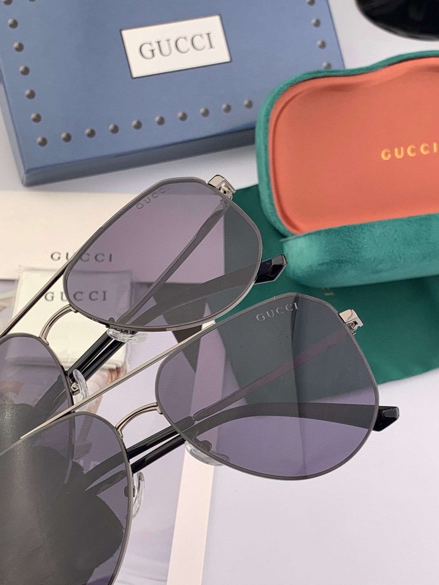         GUCCI 男款炫彩飞行员偏光太阳镜 ❤️材质：高清尼龙加厚卡槽高清偏光镜片 🌹无边框镜