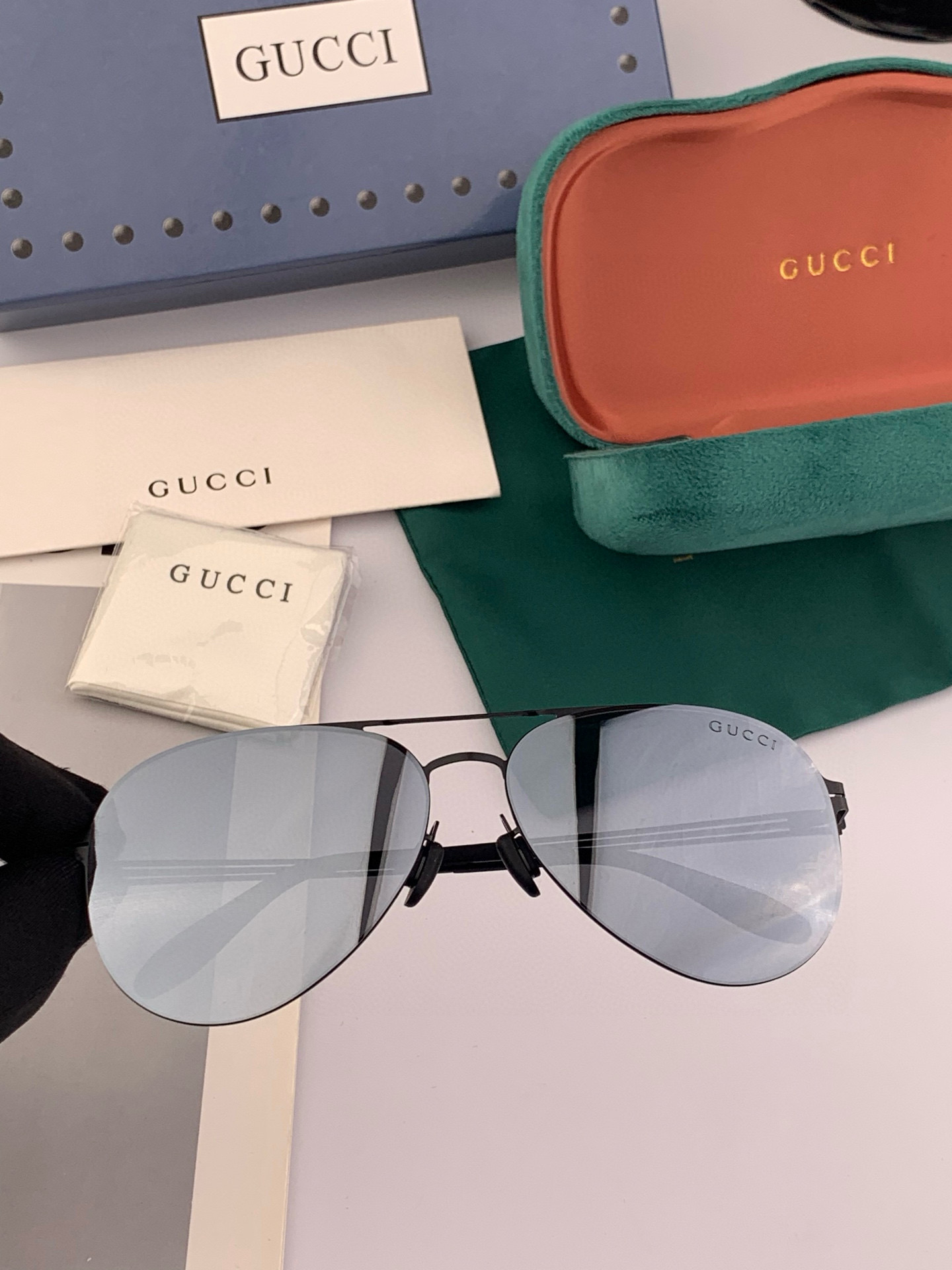 ♦️ GUCCI 2025新款男女情侣款太阳镜iP电镀永不褪色 超轻超有弹性整幅眼镜无螺丝重要的是压不坏