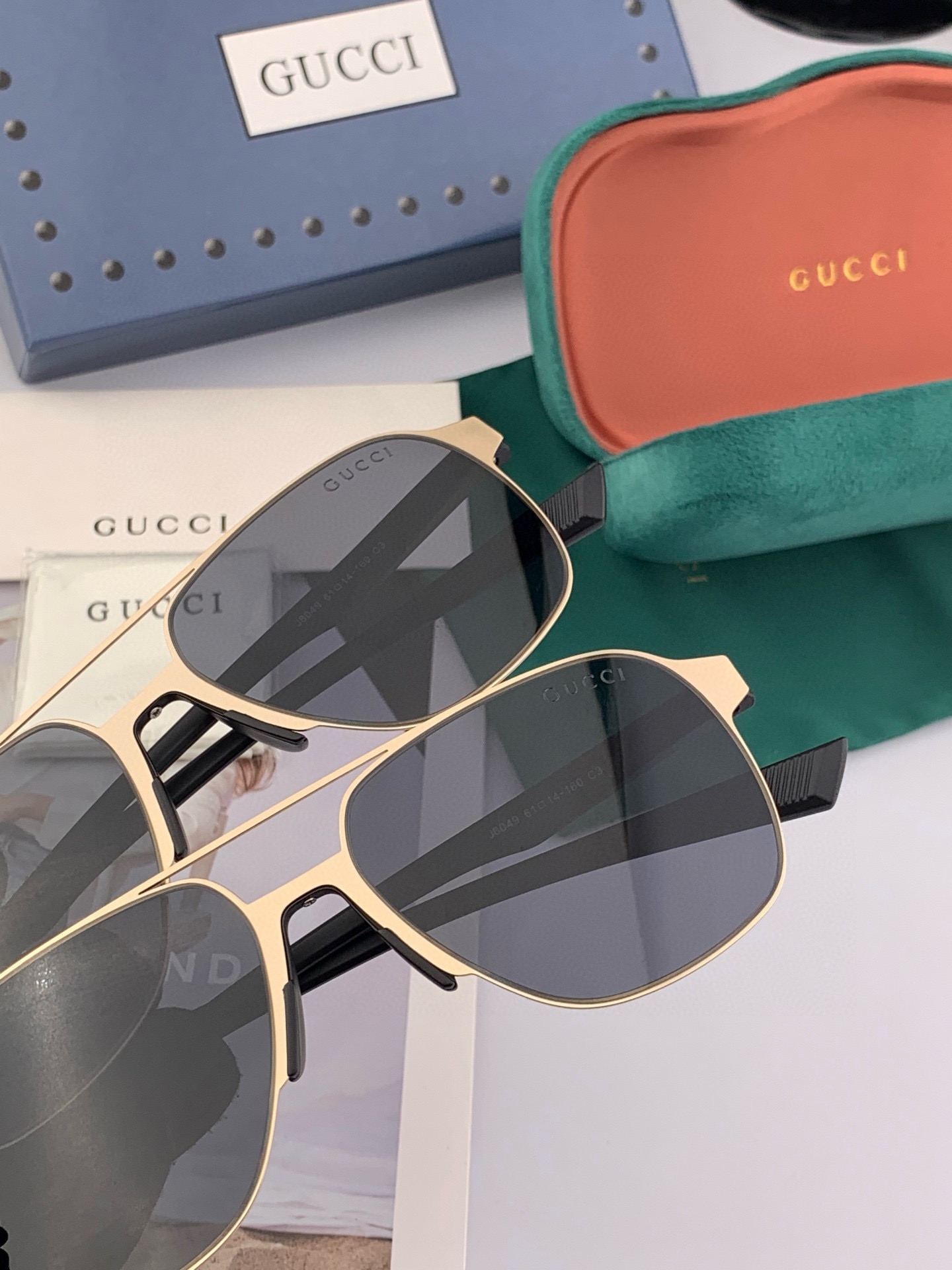         GUCCI 男款炫彩飞行员偏光太阳镜 ❤️材质：高清尼龙加厚卡槽高清偏光镜片 🌹无边框镜