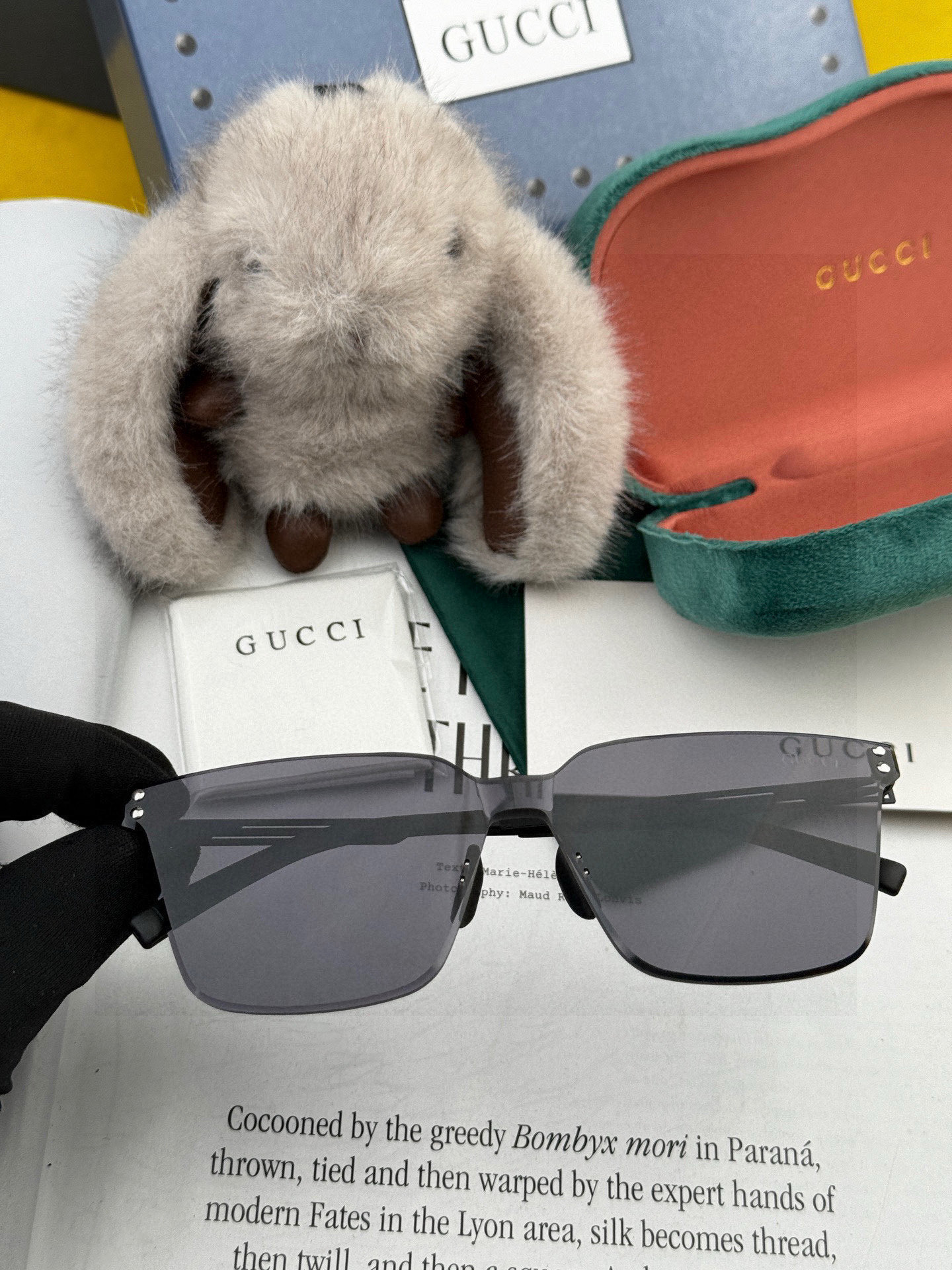       GUCC* 2025 新款男女情侣款太阳iP电镀永不褪色 卖点：超轻超有弹性整幅眼镜无螺丝重