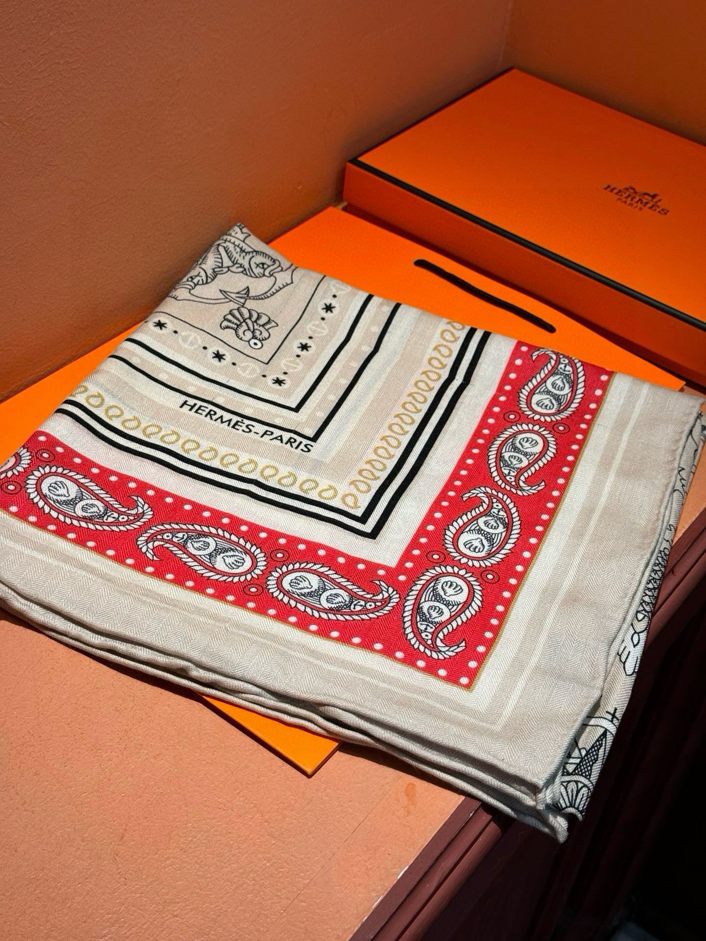  羊绒新款🆕👏👏买了都说好看‼️推荐💕爱马仕双面同色羊绒方巾【水手纹身双面同色140】，顶级工艺超值‼️