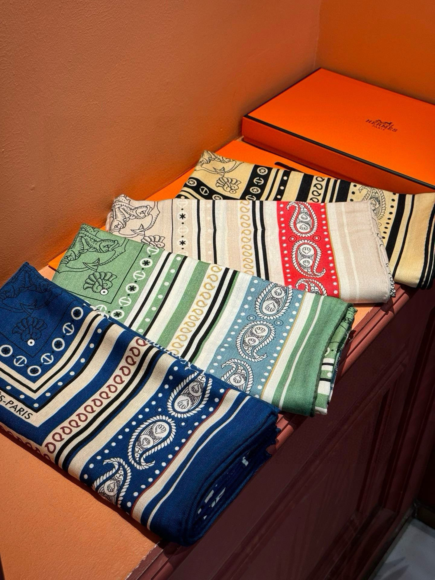  羊绒新款🆕👏👏买了都说好看‼️推荐💕爱马仕双面同色羊绒方巾【水手纹身双面同色140】，顶级工艺超值‼️