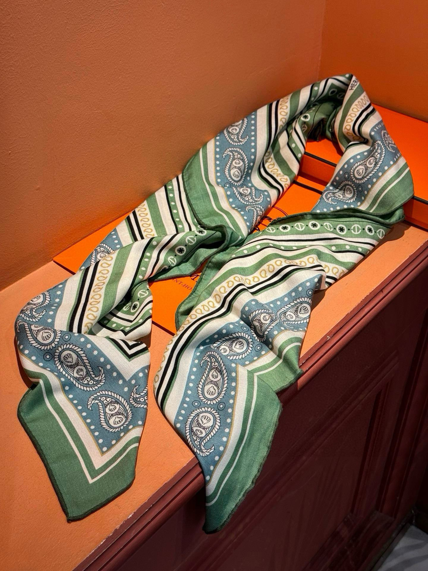  羊绒新款🆕👏👏买了都说好看‼️推荐💕爱马仕双面同色羊绒方巾【水手纹身双面同色140】，顶级工艺超值‼️