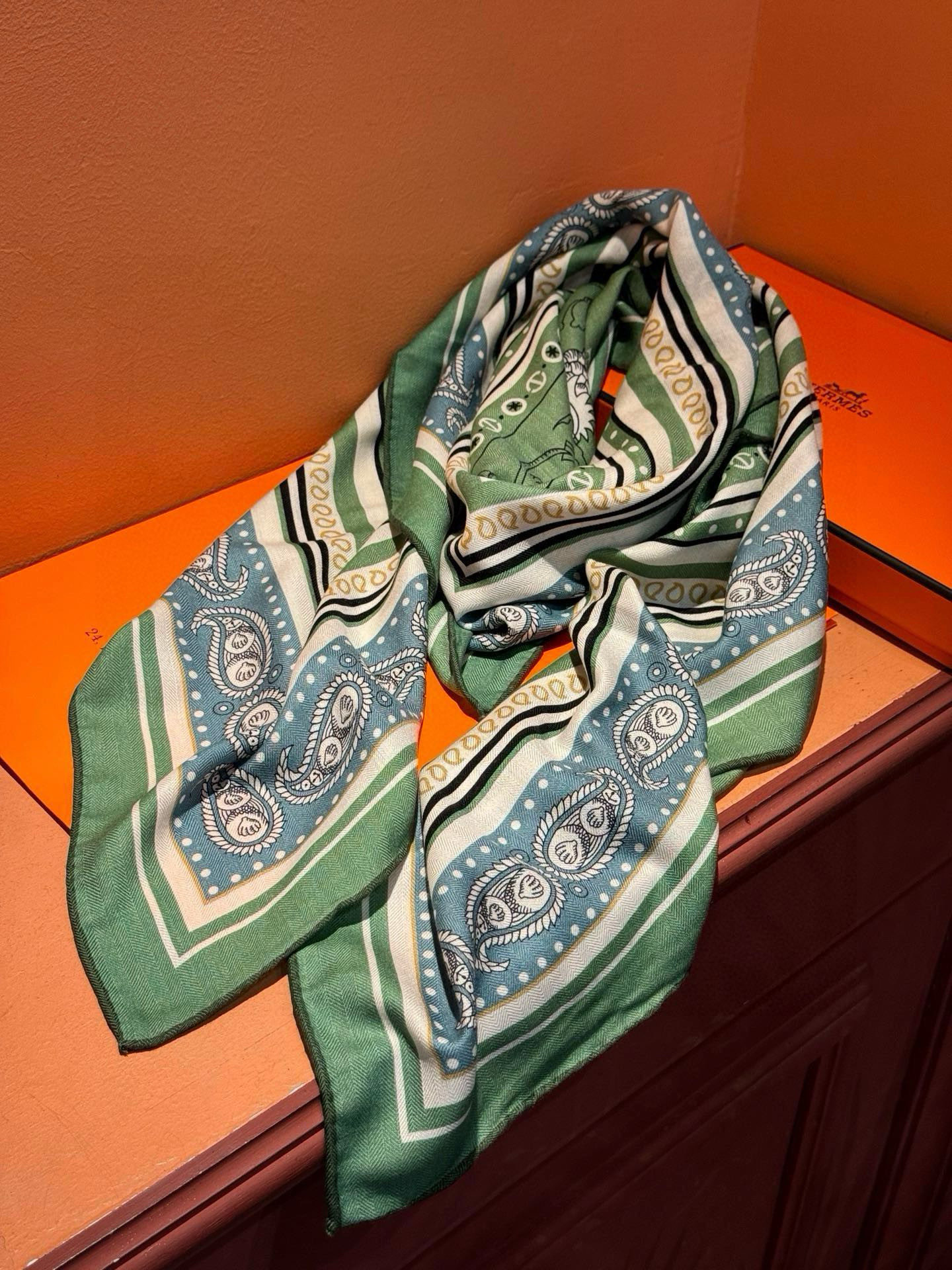  羊绒新款🆕👏👏买了都说好看‼️推荐💕爱马仕双面同色羊绒方巾【水手纹身双面同色140】，顶级工艺超值‼️