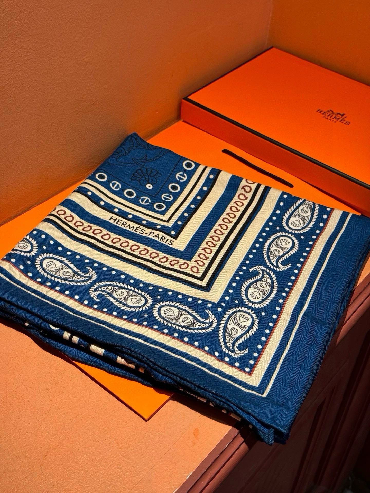  羊绒新款🆕👏👏买了都说好看‼️推荐💕爱马仕双面同色羊绒方巾【水手纹身双面同色140】，顶级工艺超值‼️