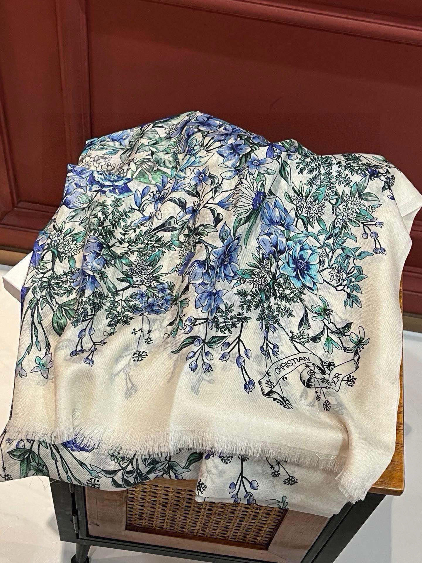   会发光发亮的围巾💃🏻💃🏻D家【D花香明媚】‼️抢‼️VIP推荐 ‼️👍下手一定要快【高端 大爱 ‼️