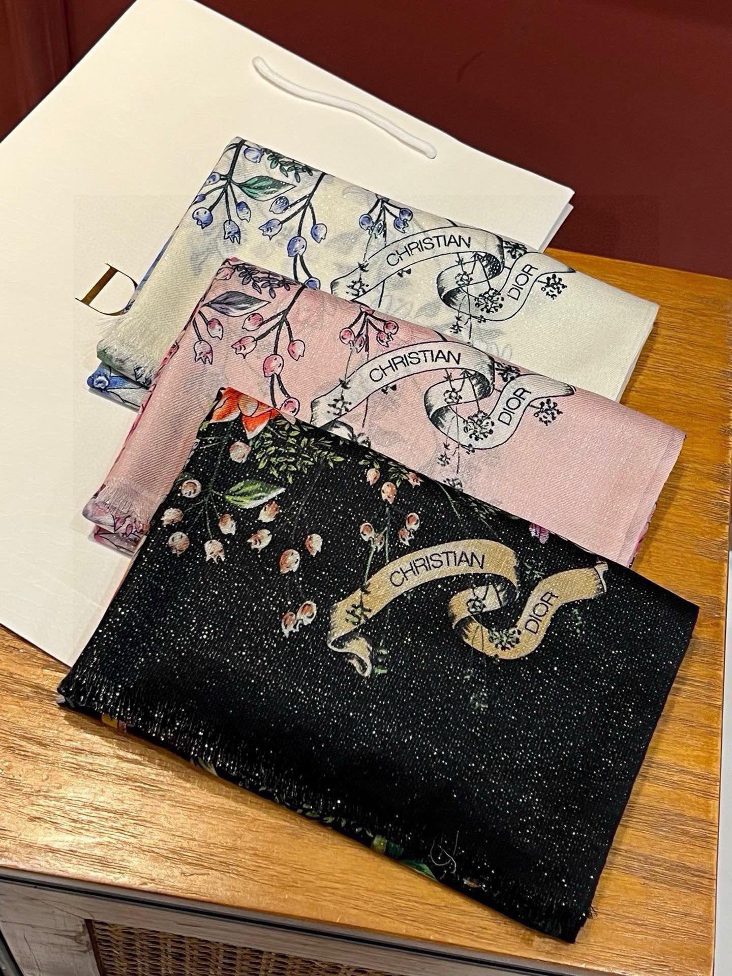   会发光发亮的围巾💃🏻💃🏻D家【D花香明媚】‼️抢‼️VIP推荐 ‼️👍下手一定要快【高端 大爱 ‼️