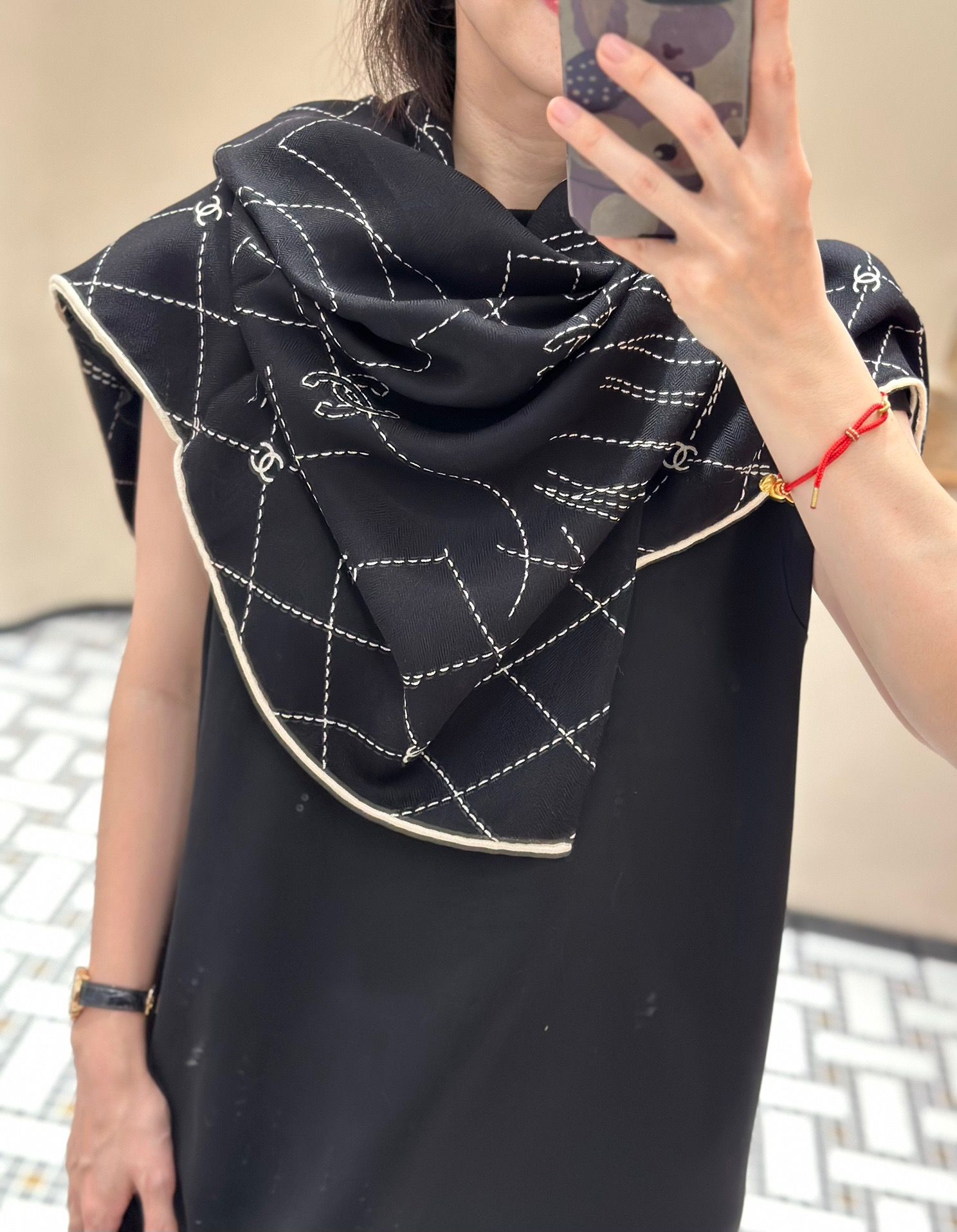 【升级双面同色 加密面料】 上新❤️ 
140*140台版印花  黑白二色 
 高级都市新贵！山茶花的再