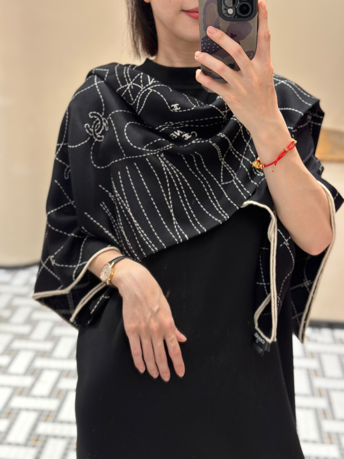 【升级双面同色 加密面料】 上新❤️ 
140*140台版印花  黑白二色 
 高级都市新贵！山茶花的再