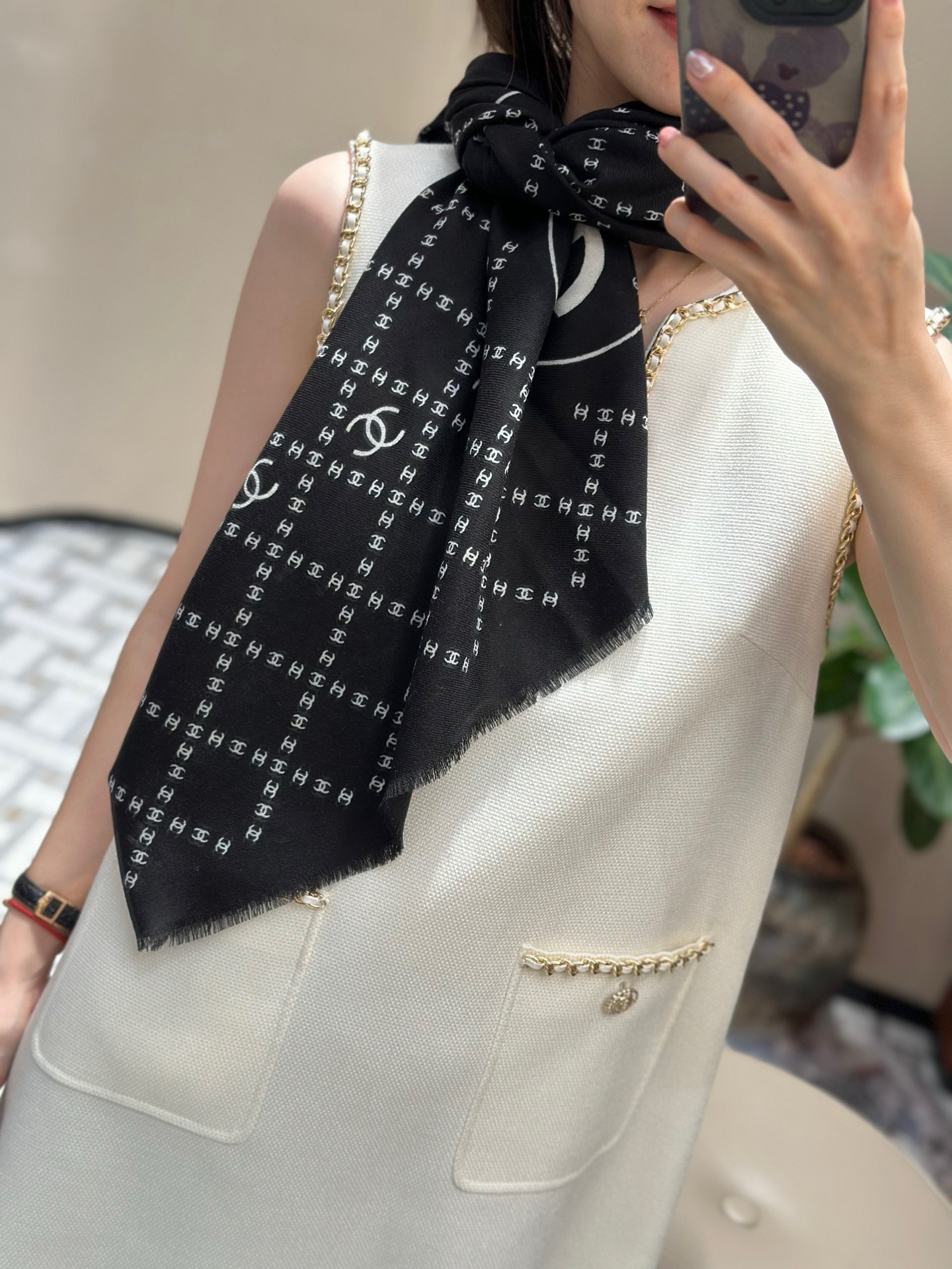  新款💖💖💃🏻💃🏻小香【双C标志网格方巾140】须边羊绒方巾‼️抢‼️VIP推荐 ‼️👍下手一定要快【高