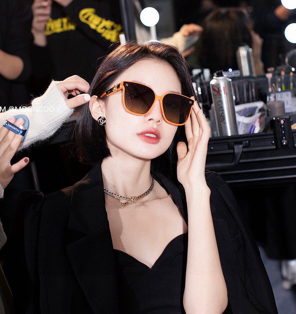 NO:374032,[TR Nylon Polarized Series] Hermes classic square frame design, not picky about face shape, it looks very elegant whether it is matched with a coat or a dress, nylon polarized lenses prevent UV rays. Model H3190 glasses sunglasses, glasses, hermes, skirts19860909【TR尼龙偏光系列】爱马仕经典的方框设计,不挑脸型,无论搭配大衣还是连衣裙都非常显气质尼龙偏光镜片预防紫外线 型号H3190眼镜墨镜太阳镜,眼镜,hermes,skirts,glasses