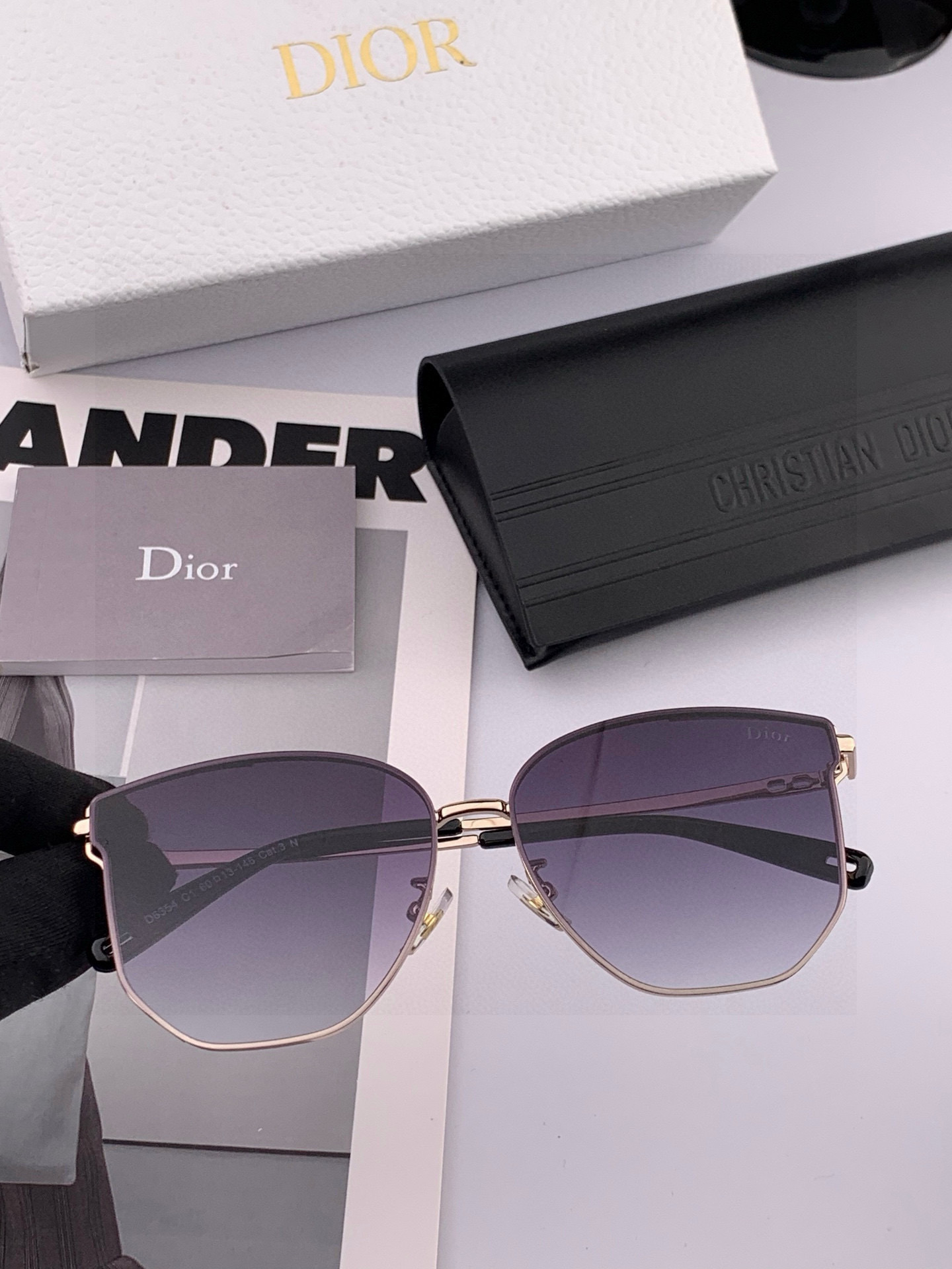 【尼龙偏光系列】DIOR无框太阳镜墨多边形设计，不挑脸型，无论搭配大衣还是连衣裙都非常显气质尼龙偏光镜片