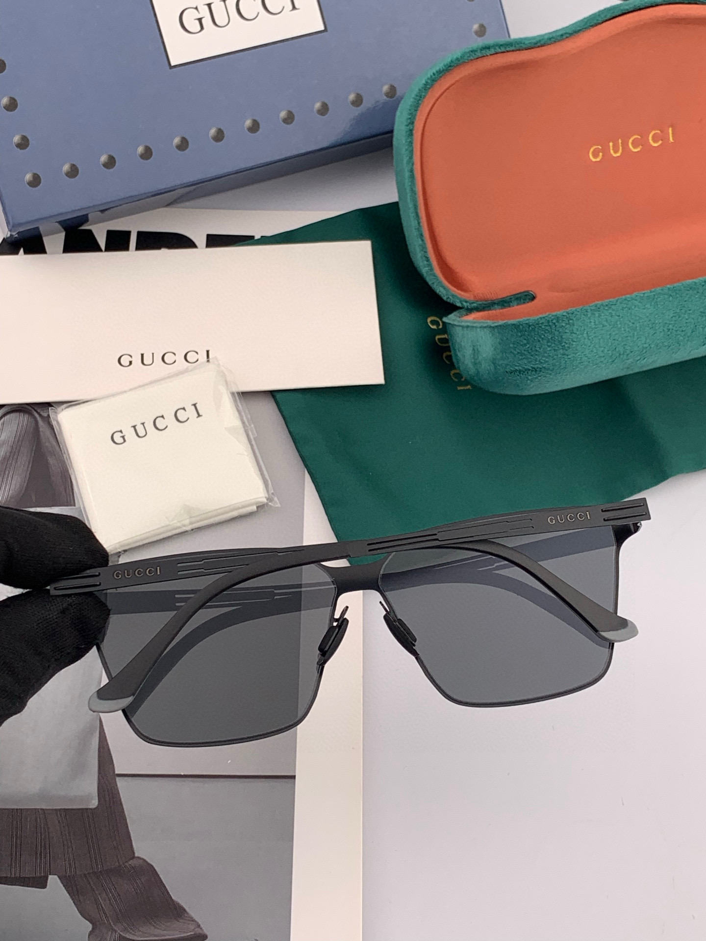        GUCCI 男款炫彩飞行员偏光太阳镜 ❤️材质：高清尼龙加厚卡槽高清偏光镜片 🌹无边框镜架