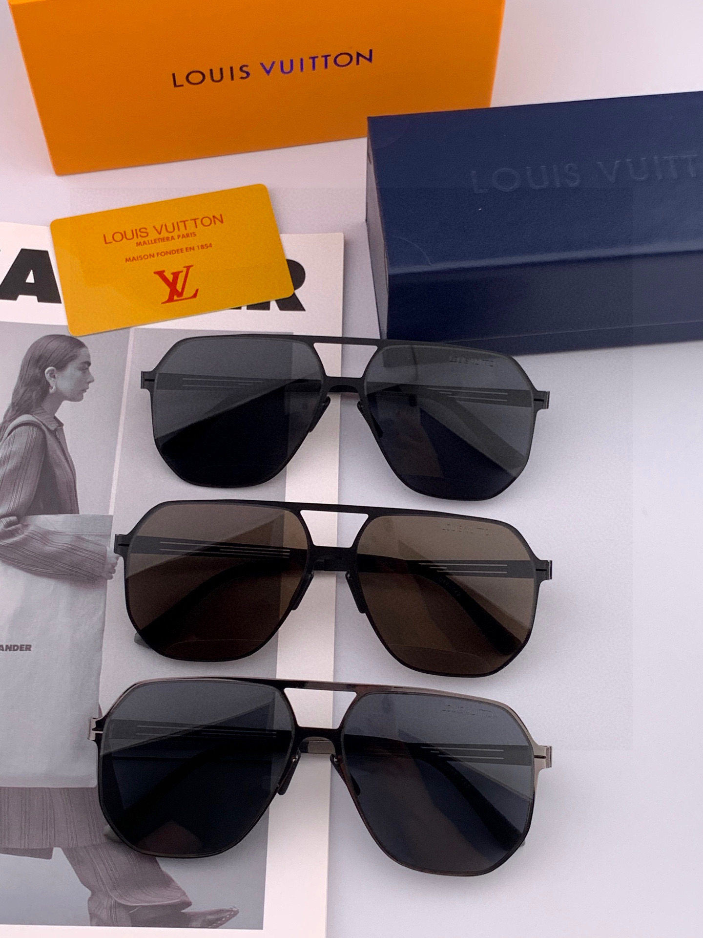 ♦️LV 2025新款男女情侣款太阳镜多边形墨镜iP电镀永不褪色 超轻超有弹性整幅眼镜无螺丝重要的是压不