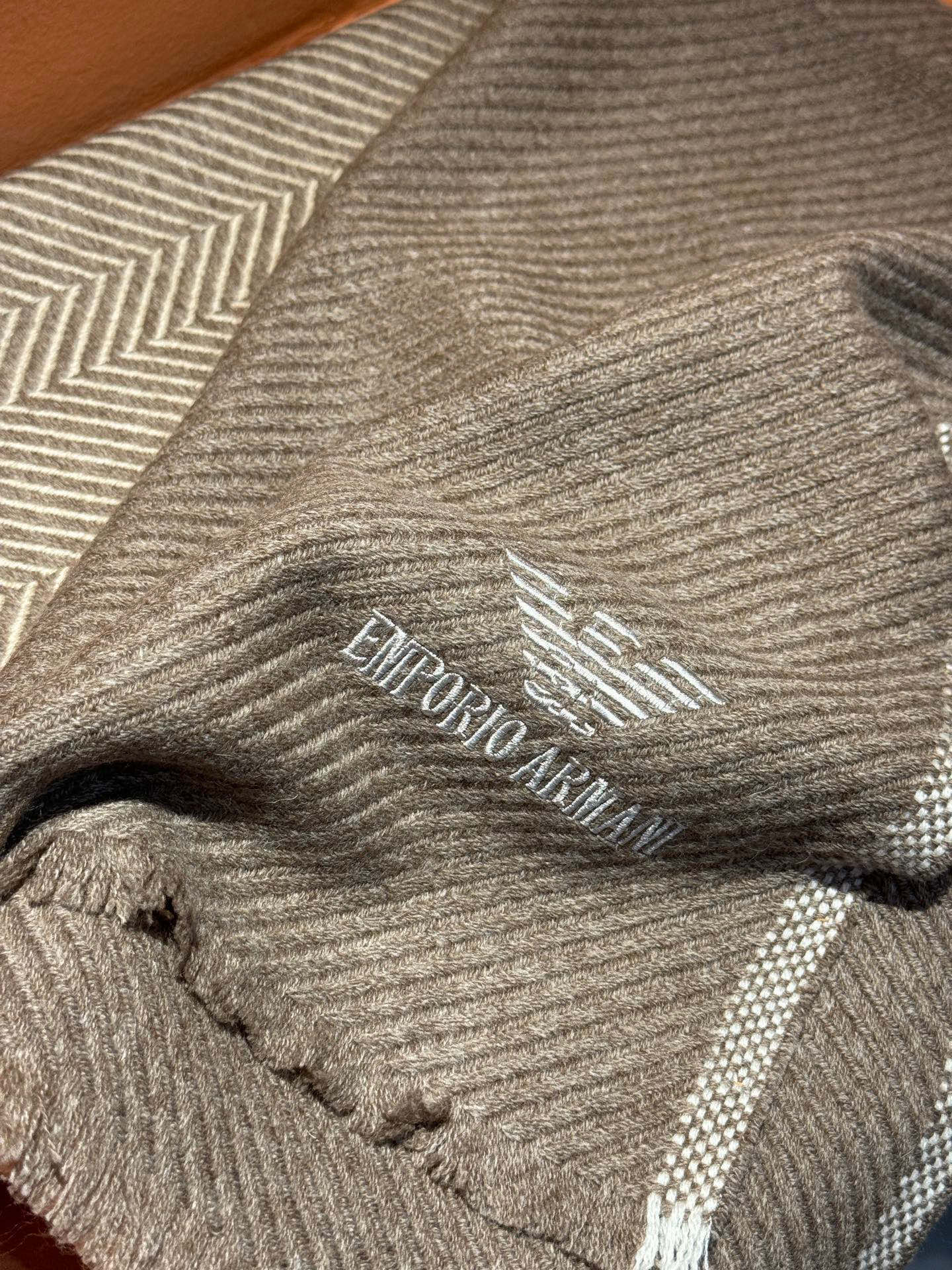   EMPORIO ARMANI。EA阿玛尼。秋冬新品，男士羊绒围巾。，无敌贴身质感，弹力极好，超级搭配