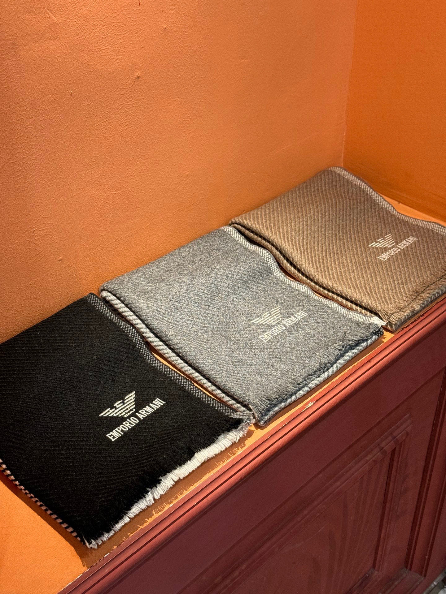   EMPORIO ARMANI。EA阿玛尼。秋冬新品，男士羊绒围巾。，无敌贴身质感，弹力极好，超级搭配