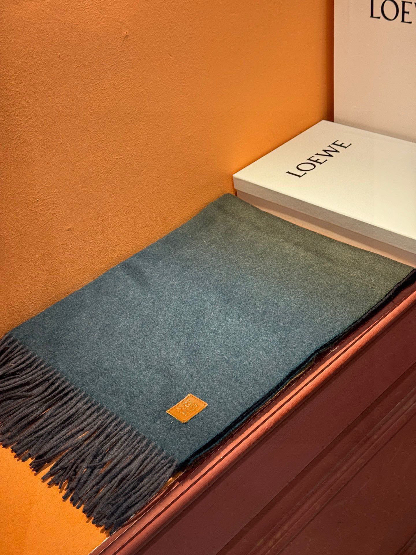  ✨✨太美了😍罗意威 美到要尖叫😱专柜最新款🎊英伦欧美范儿「多色渐变」又是一款即时尚又实用的大围巾&长巾