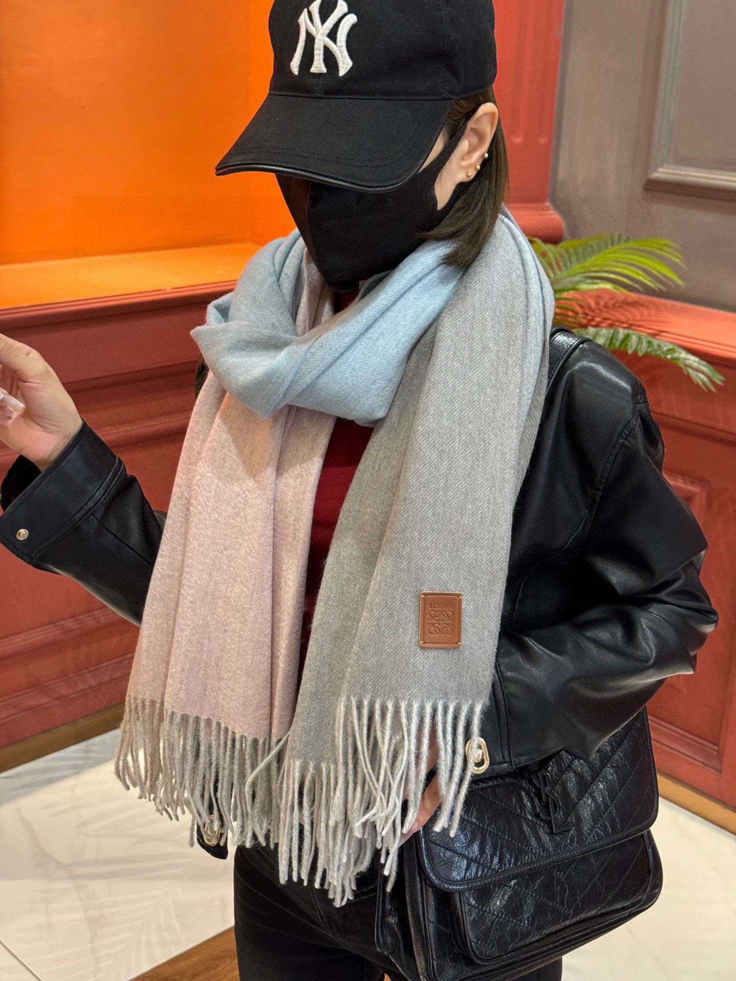  ✨✨太美了😍罗意威 美到要尖叫😱专柜最新款🎊英伦欧美范儿「多色渐变」又是一款即时尚又实用的大围巾&长巾