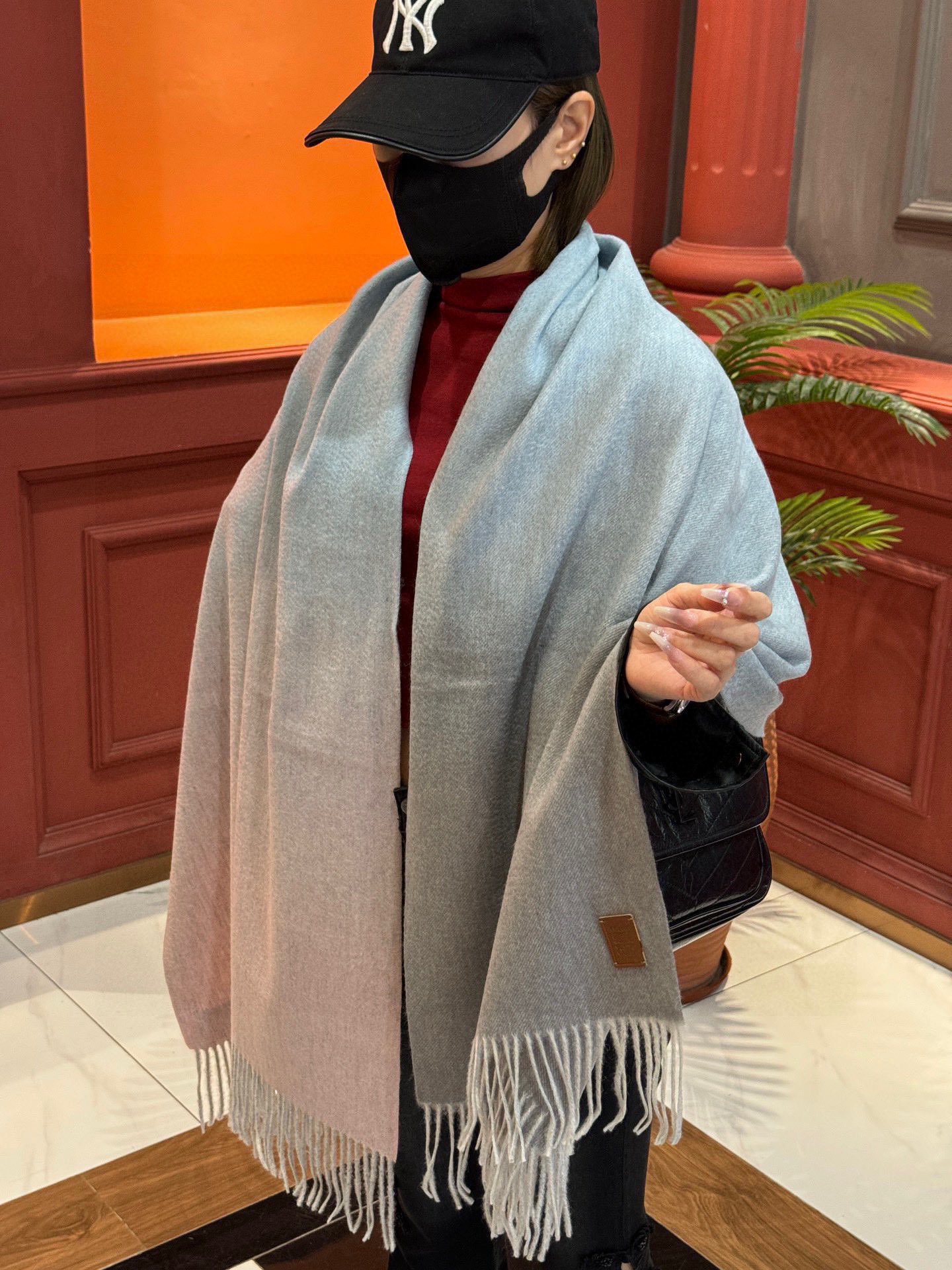  ✨✨太美了😍罗意威 美到要尖叫😱专柜最新款🎊英伦欧美范儿「多色渐变」又是一款即时尚又实用的大围巾&长巾