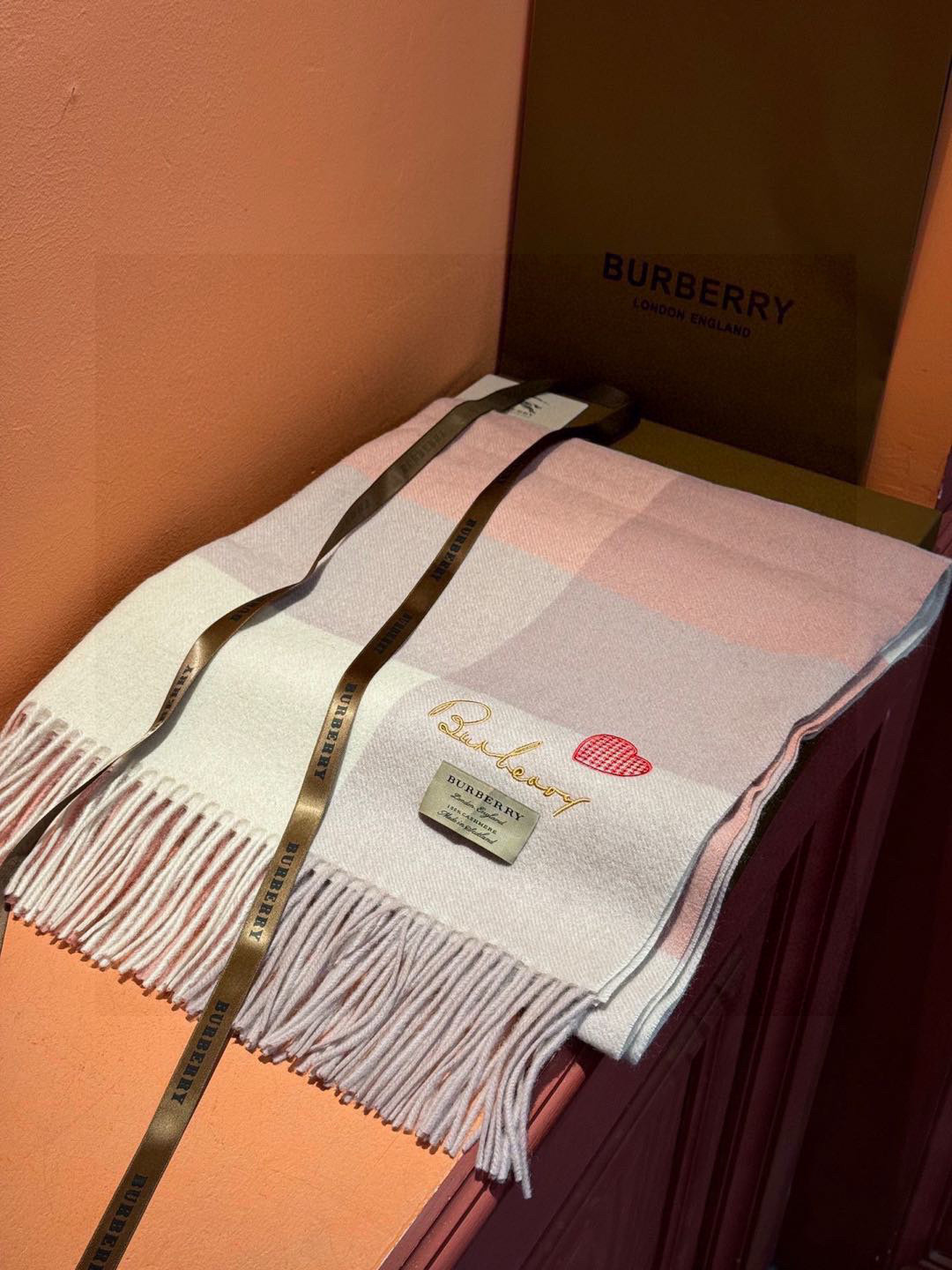  【B手抄体桃心】‼️
        限量版👍👍绝对的美化了心的设计🔝🔝，超级无敌的硬核，。。。从外商