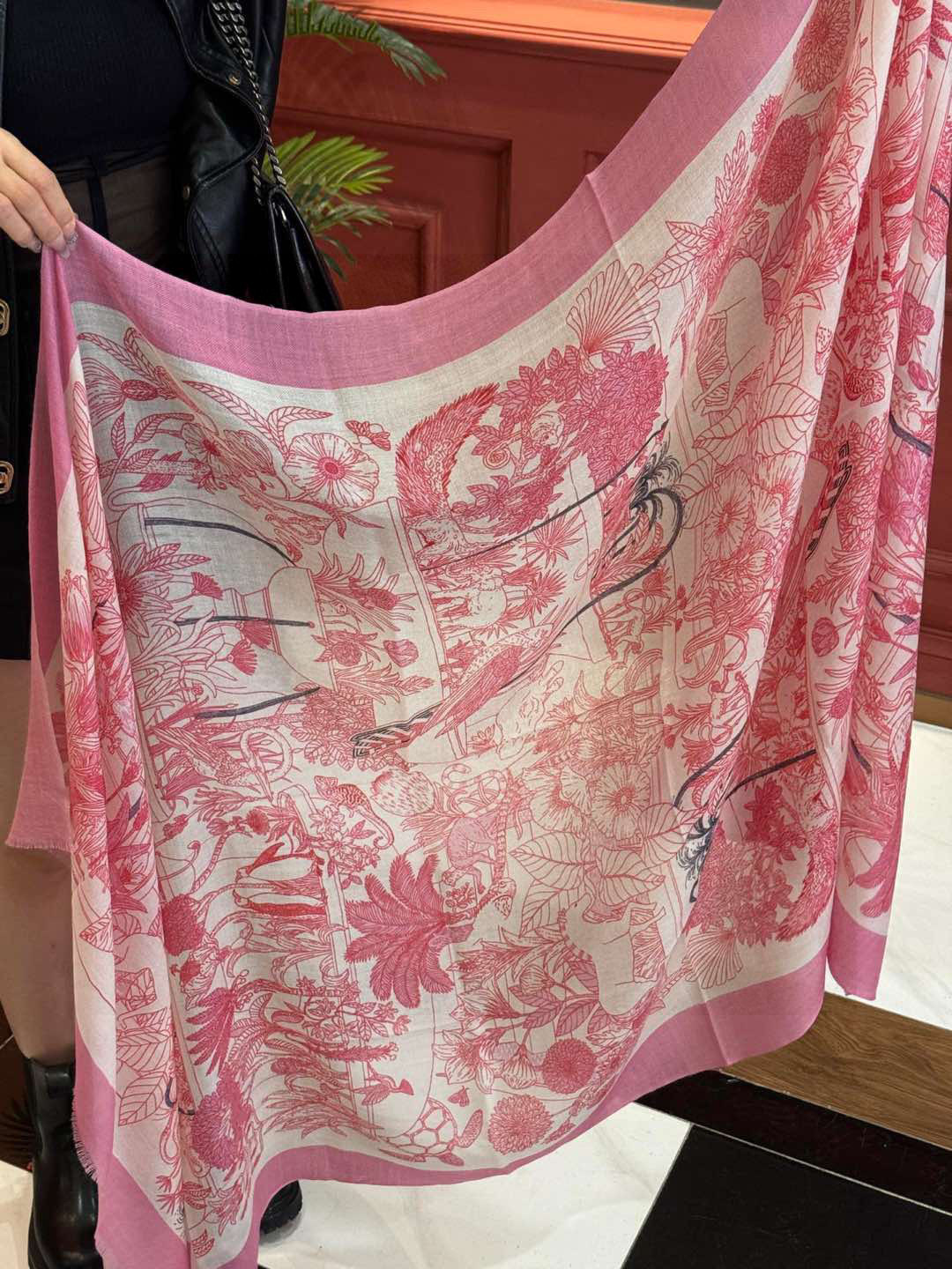  专柜同步 Hermes家买了都说好看【珍奇乐园羊绒长巾】‼️推荐💕顶级工艺超值‼️爱马仕专柜爆款🎁🎁羊