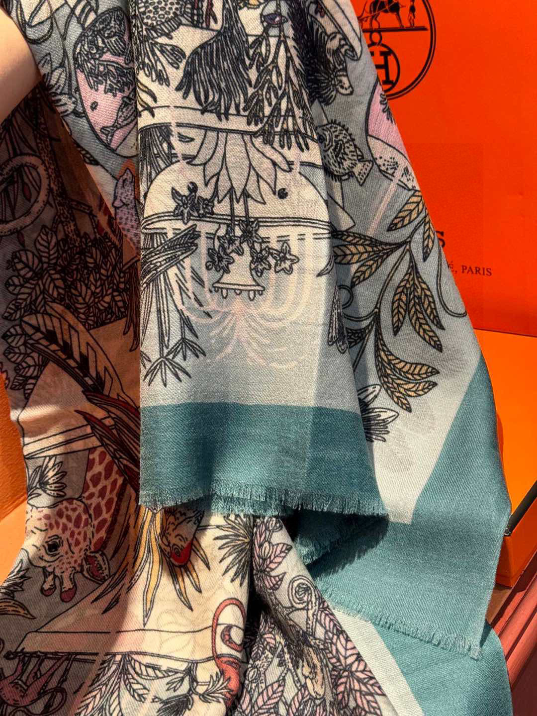  专柜同步 Hermes家买了都说好看【珍奇乐园羊绒长巾】‼️推荐💕顶级工艺超值‼️爱马仕专柜爆款🎁🎁羊