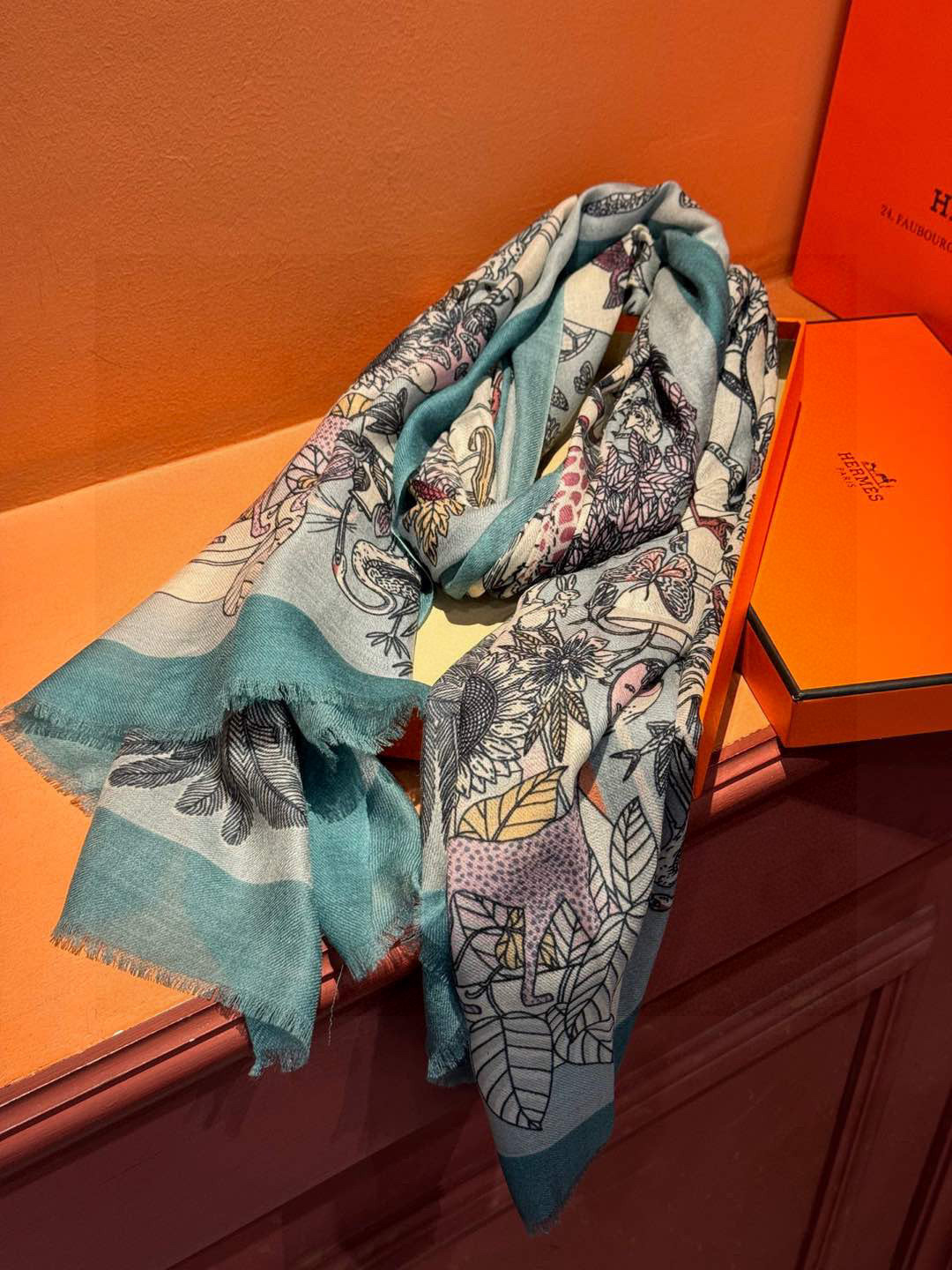  专柜同步 Hermes家买了都说好看【珍奇乐园羊绒长巾】‼️推荐💕顶级工艺超值‼️爱马仕专柜爆款🎁🎁羊