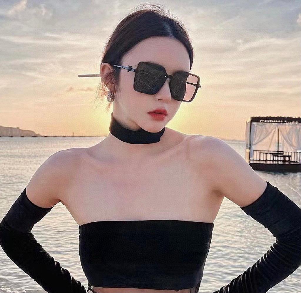  2025开春新款新款卡地亚💎 顶级奢华典范💋 女款板材原单太阳镜😃 个性款完美修脸护目打造轻奢新潮流风