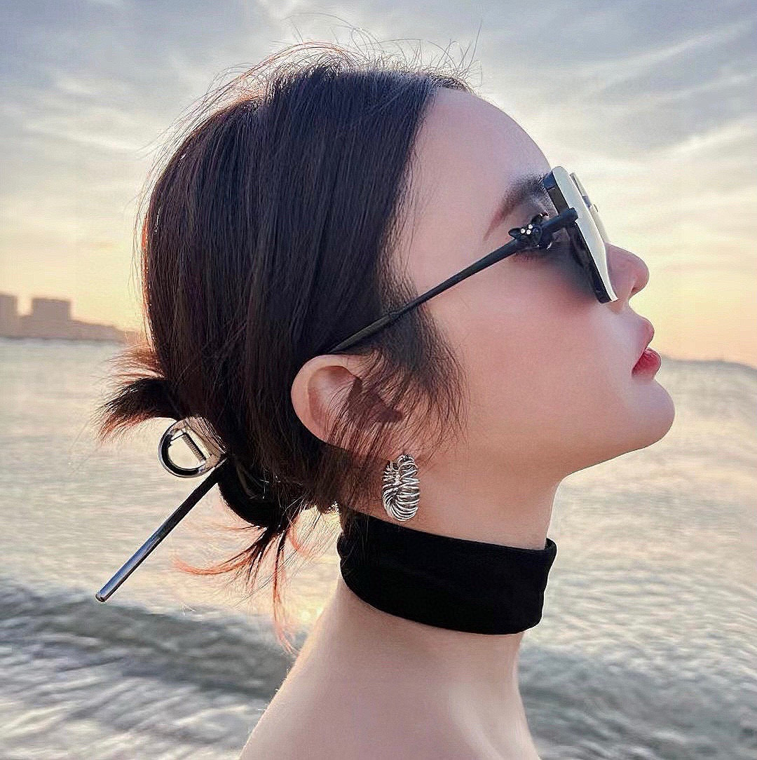  2025开春新款新款卡地亚💎 顶级奢华典范💋 女款板材原单太阳镜😃 个性款完美修脸护目打造轻奢新潮流风