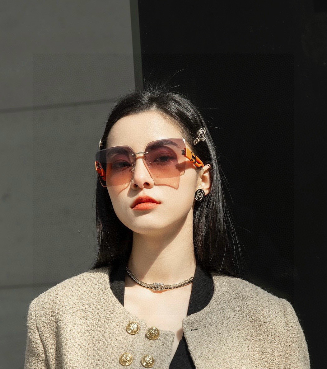  【TR偏光系列】爱马仕   经典的方框设计，不挑脸型，无论搭配大衣还是连衣裙都非常显气质尼龙偏光镜片预