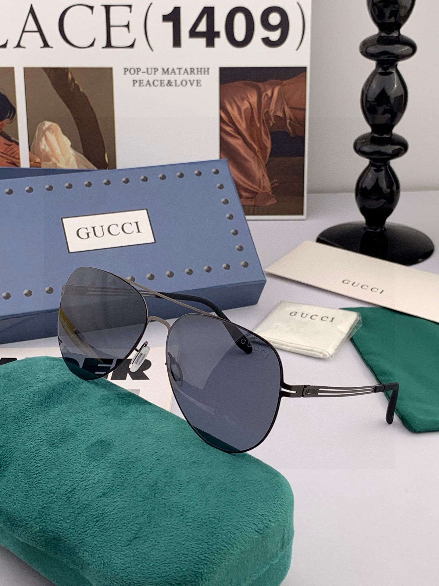      GUCC* 2025新款男女情侣款太阳iP电镀永不褪色 卖点：超轻超有弹性整幅眼镜无螺丝重要的