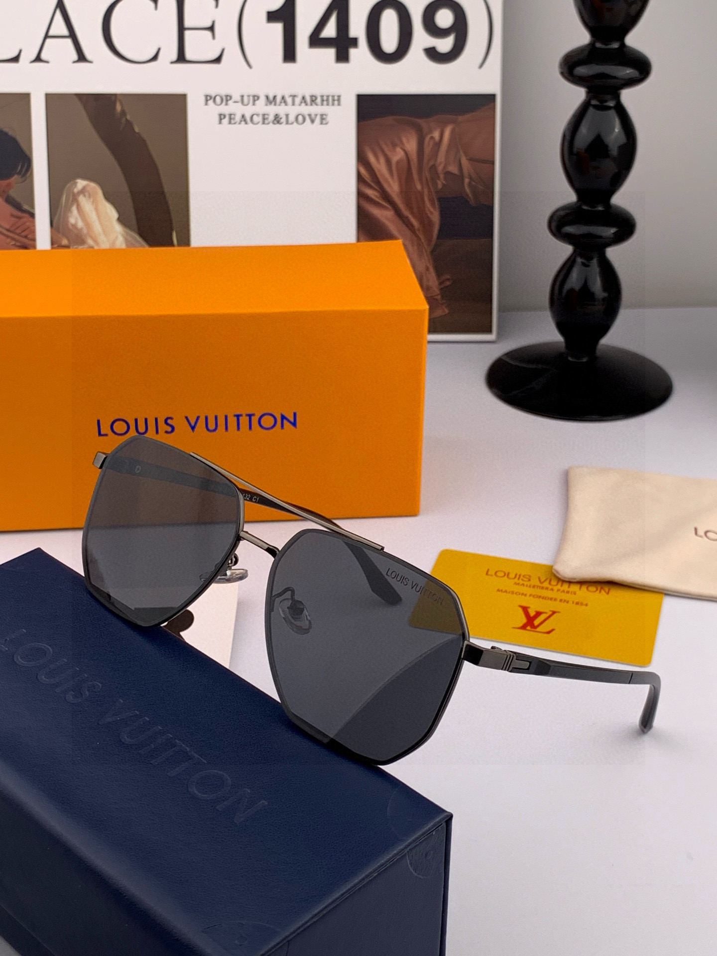       LV 男款炫彩飞行员偏光太阳镜 ❤️材质：高清尼龙加厚卡槽高清偏光镜片 🌹无边框镜架💕颜👍型