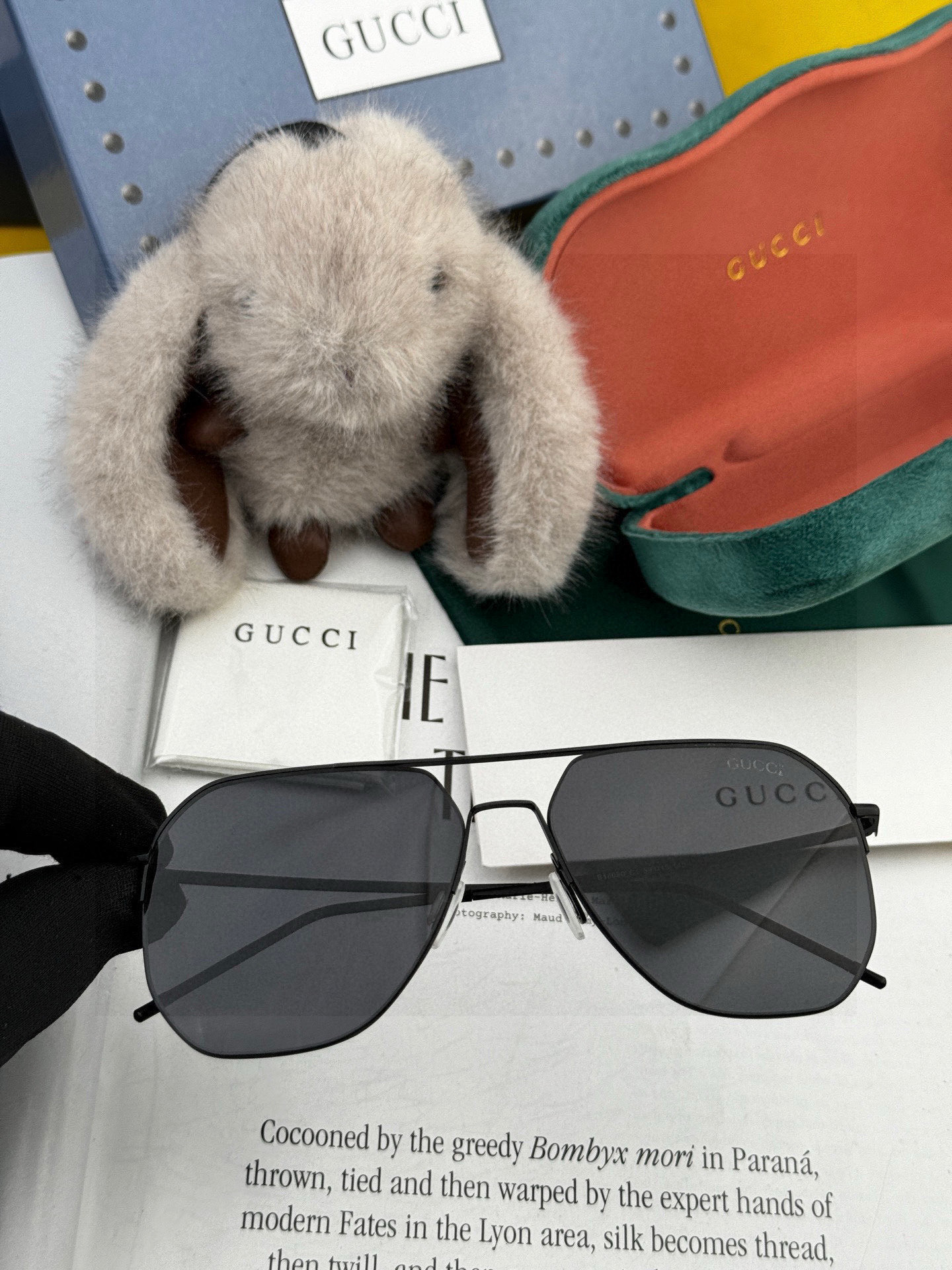         GUCCI 男款炫彩飞行员偏光太阳镜 ❤️材质：高清尼龙加厚卡槽高清偏光镜片 🌹无边框镜