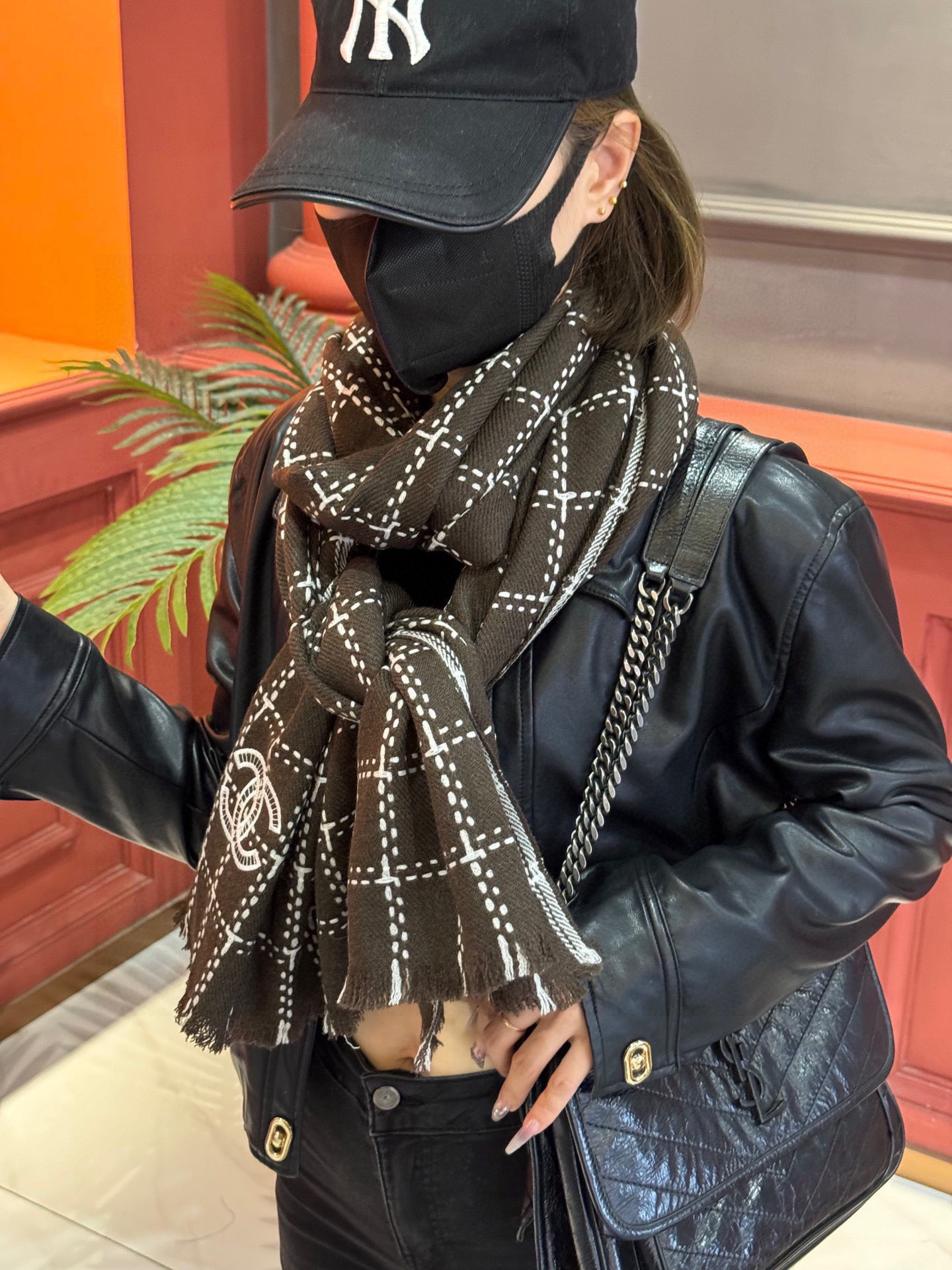   新款 搭配利器🆕🆕  香奈儿系列货  专供viP 产品 ♥顶级苏格兰进口绵羊毛   纹路织法使围巾赋