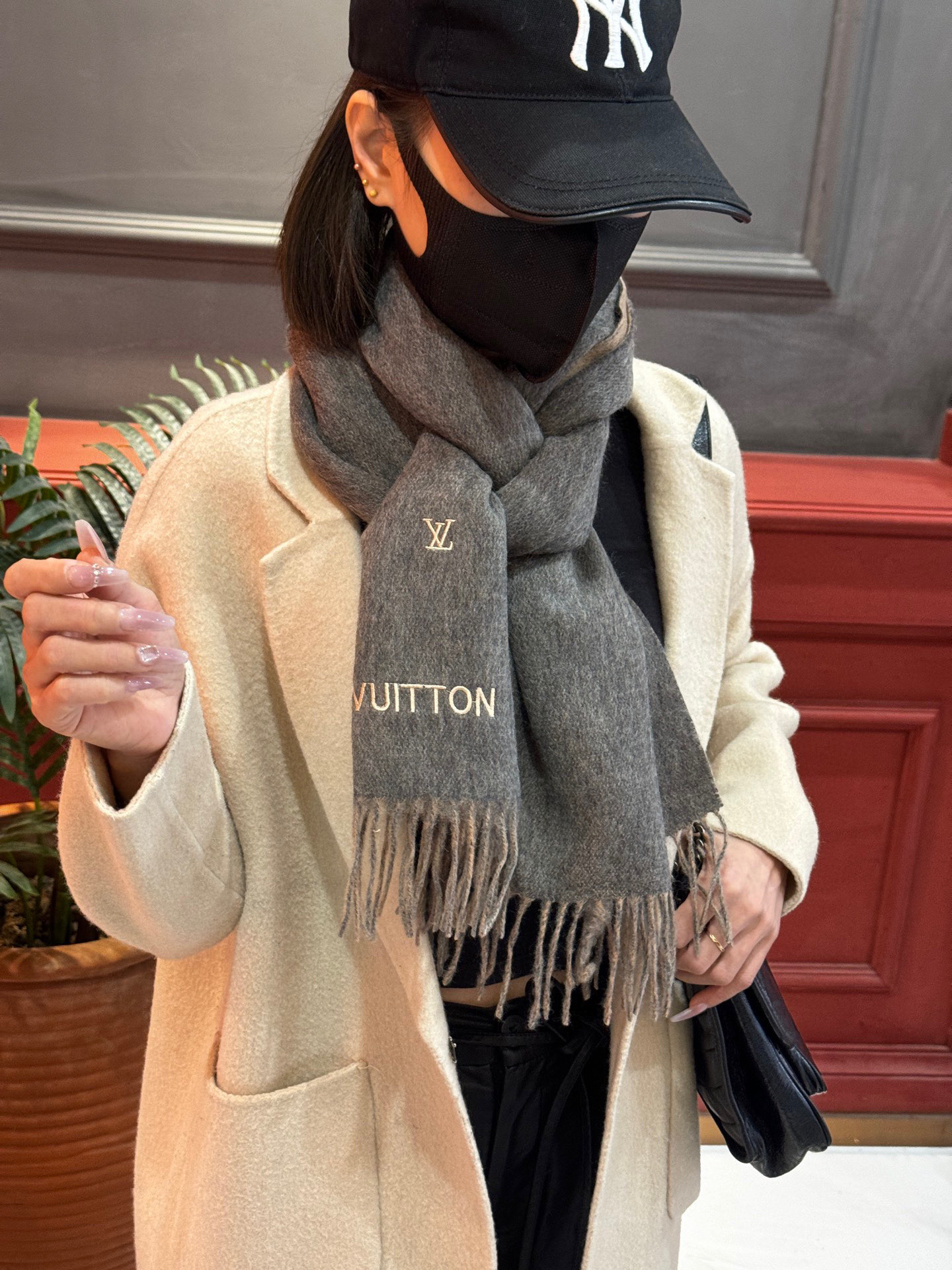   【LV】官网新款 情侣款 巴黎时装展双面羊绒围巾！采用蒙古高原细羊绒！手感满满地都是细腻的绒毛！这个