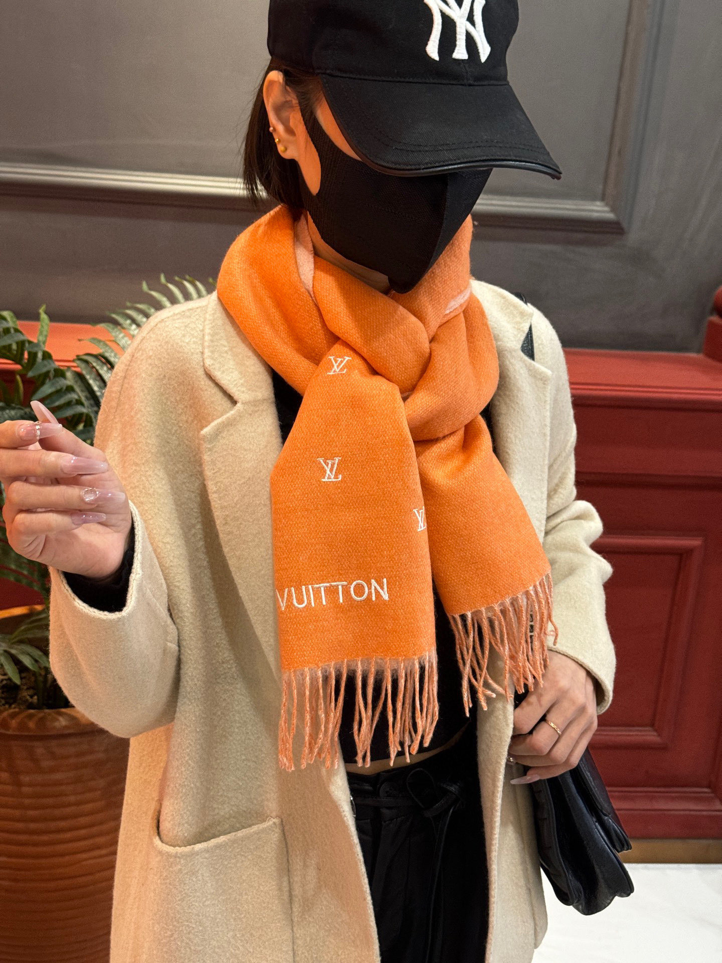   【LV】官网新款 情侣款 巴黎时装展双面羊绒围巾！采用蒙古高原细羊绒！手感满满地都是细腻的绒毛！这个