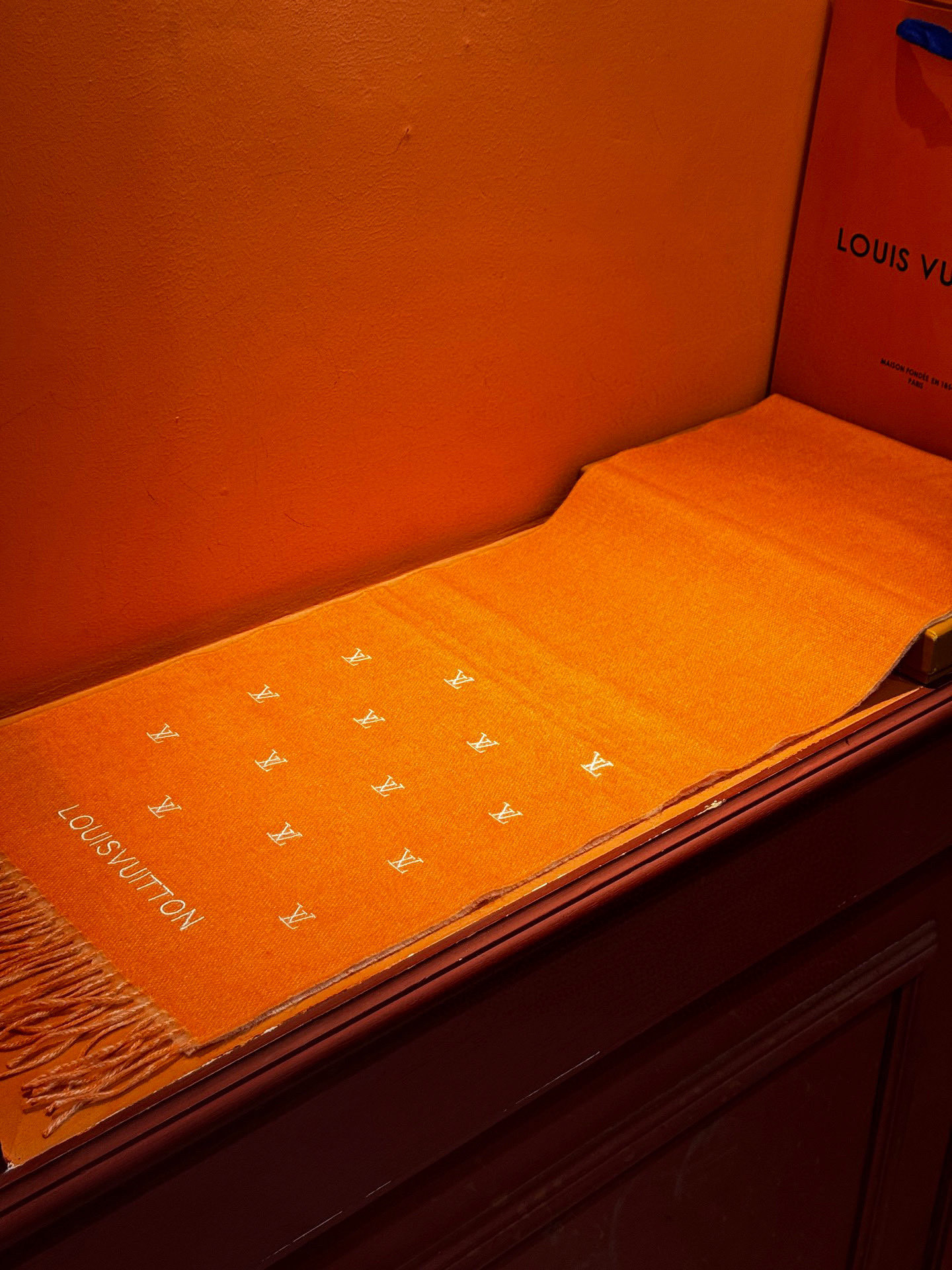   【LV】官网新款 情侣款 巴黎时装展双面羊绒围巾！采用蒙古高原细羊绒！手感满满地都是细腻的绒毛！这个