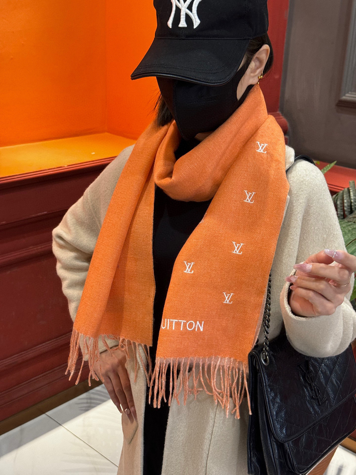   【LV】官网新款 情侣款 巴黎时装展双面羊绒围巾！采用蒙古高原细羊绒！手感满满地都是细腻的绒毛！这个