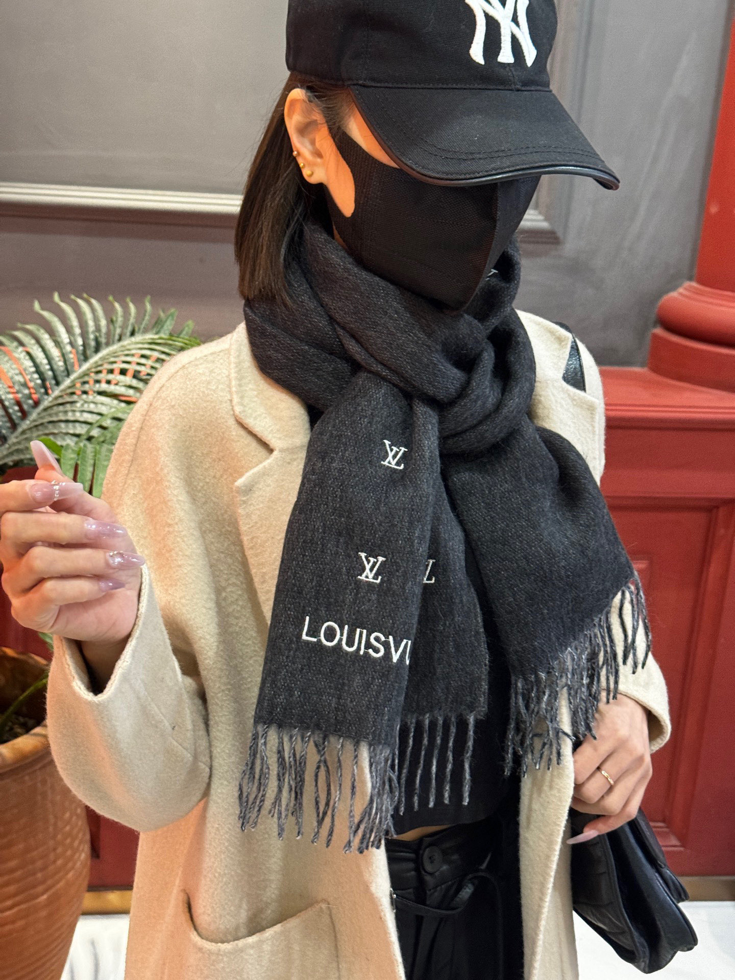   【LV】官网新款 情侣款 巴黎时装展双面羊绒围巾！采用蒙古高原细羊绒！手感满满地都是细腻的绒毛！这个