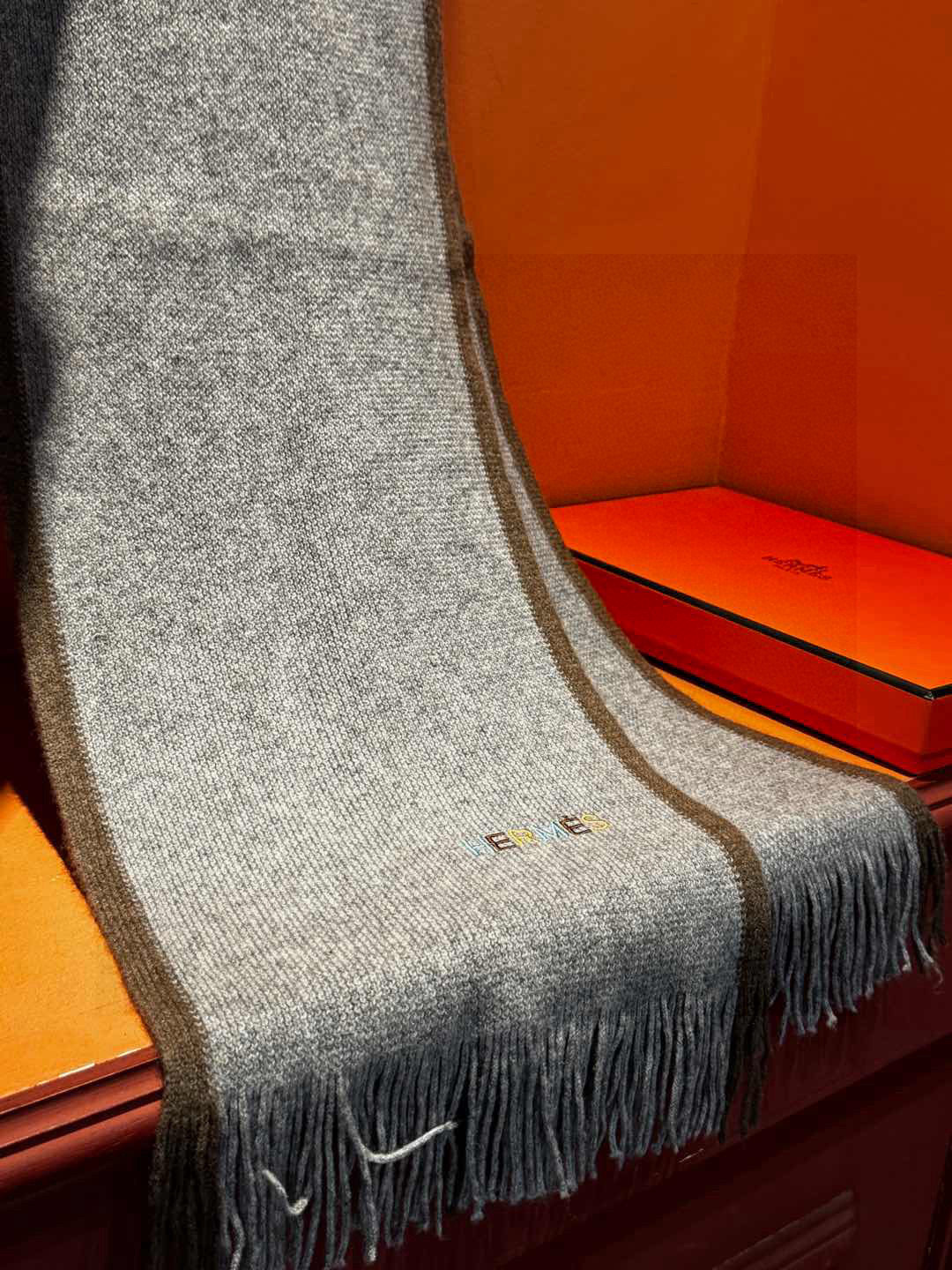  Hermes（爱马仕）同步专柜，高端羊绒针织围巾！】可正式，可随意，非常Classical的男款设计。