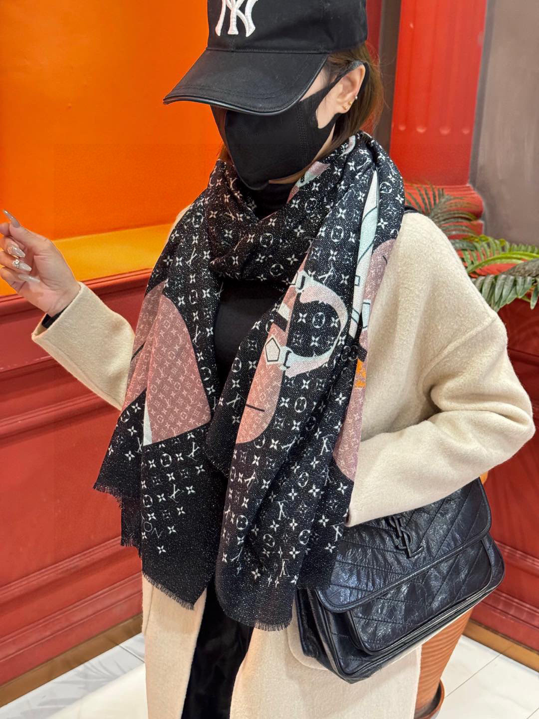  会发光发亮的围巾2025开春新款限定系列爆款到啦LV原单正品。早秋主打款。佩戴Le Tout Pari