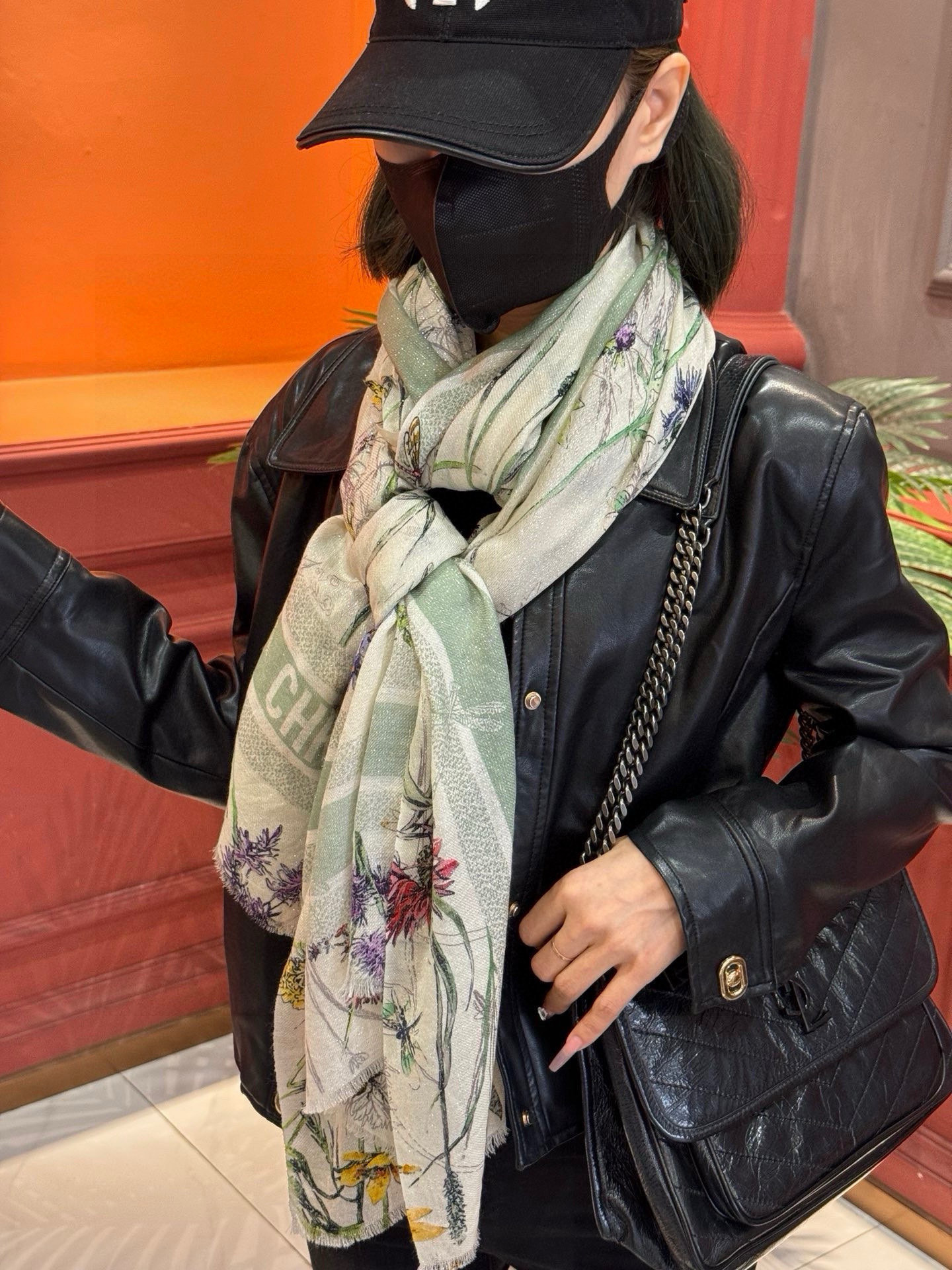 （会发光发亮的围巾）💃🏻💃🏻D家【D太阳女神银丝长巾】‼️抢‼️VIP推荐 ‼️👍下手一定要快【高端 大