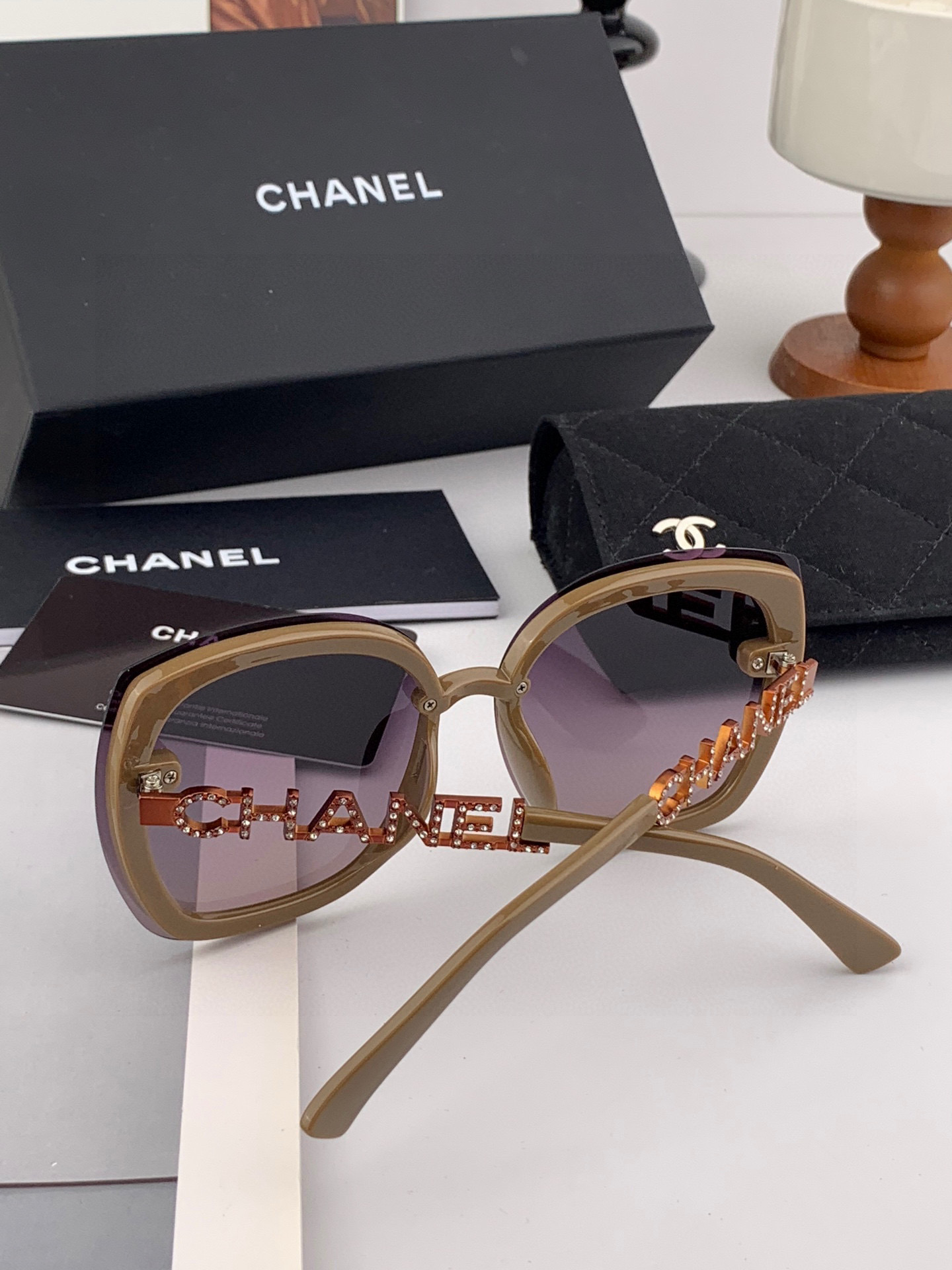   CHANEL香奈儿 2025年开春新款  潮爆流款 时尚圆框太阳镜 高品质 佩戴舒适 网红潮墨款镜 
