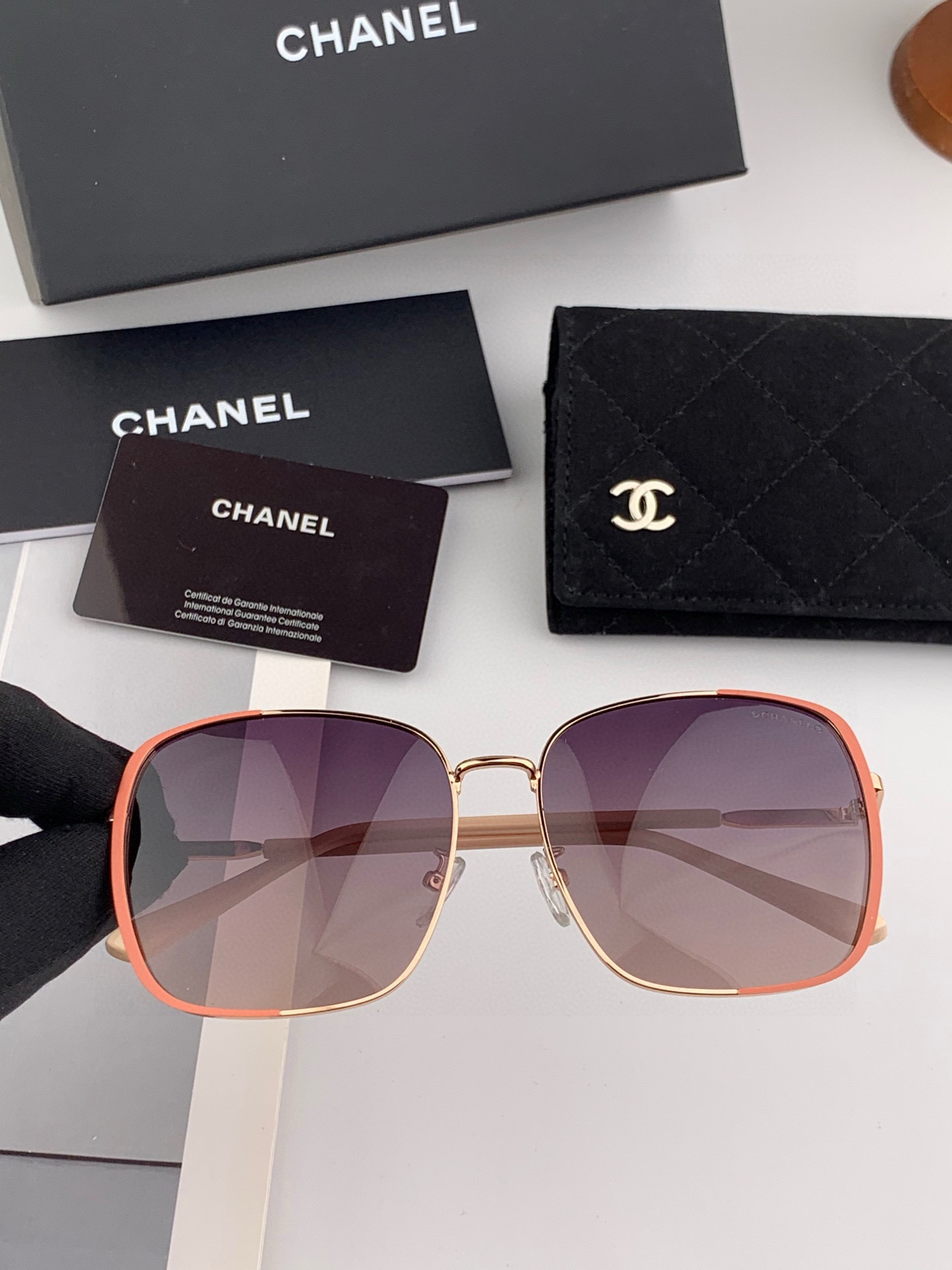 【CHANEL】香奈儿  新款尼龙太眼镜，无框钻石 切边更有质感，大气女人范儿，大脸小脸都好看 ！型号：