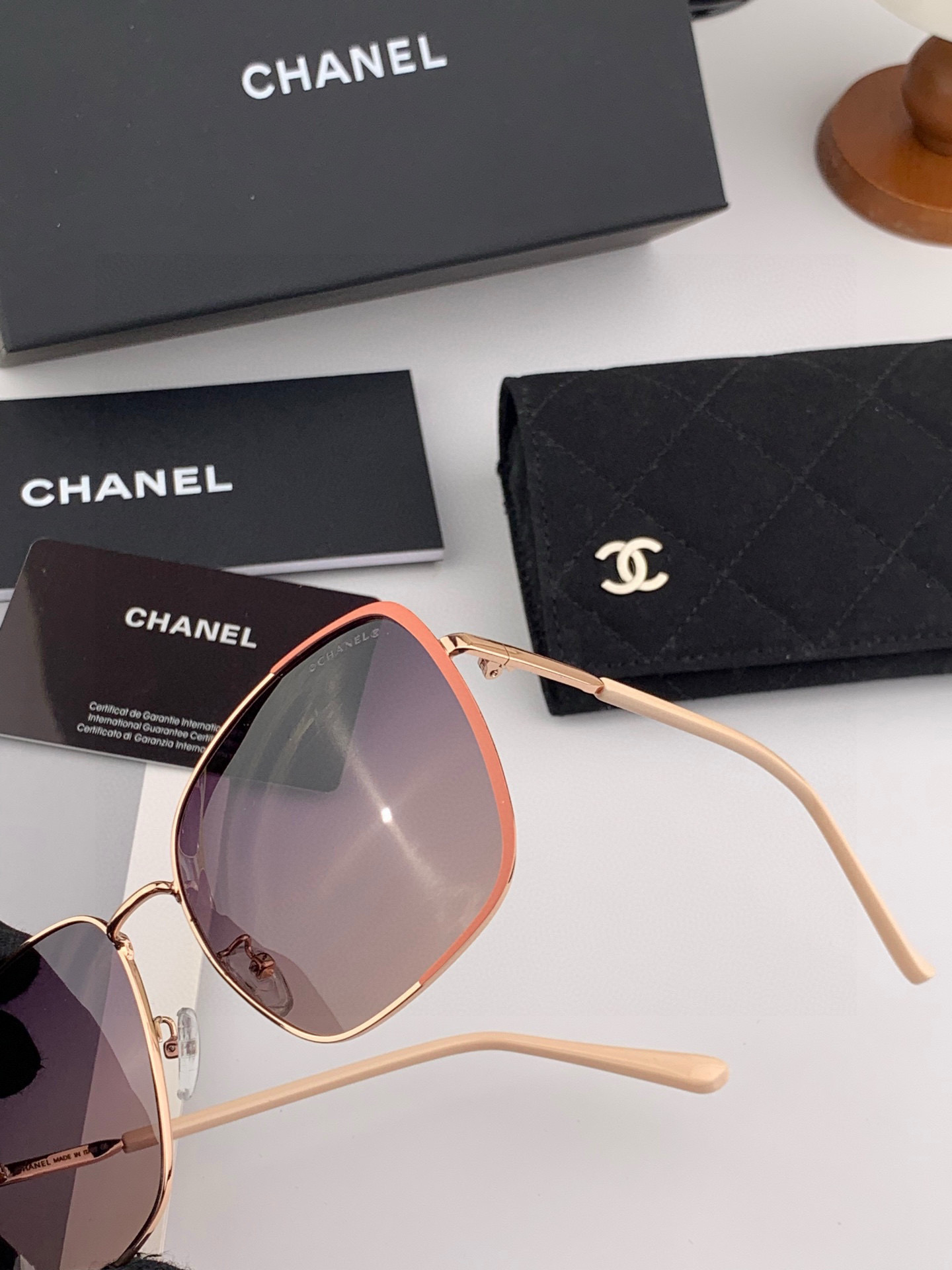 【CHANEL】香奈儿  新款尼龙太眼镜，无框钻石 切边更有质感，大气女人范儿，大脸小脸都好看 ！型号：