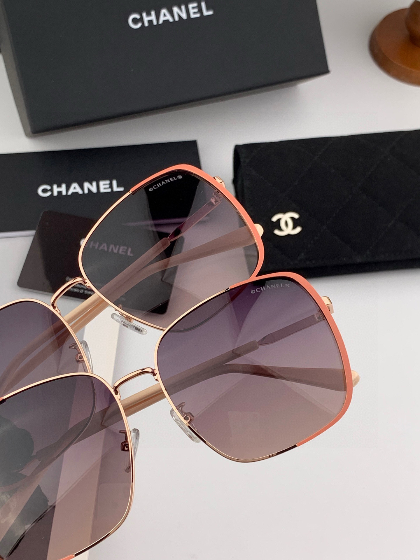 【CHANEL】香奈儿  新款尼龙太眼镜，无框钻石 切边更有质感，大气女人范儿，大脸小脸都好看 ！型号：