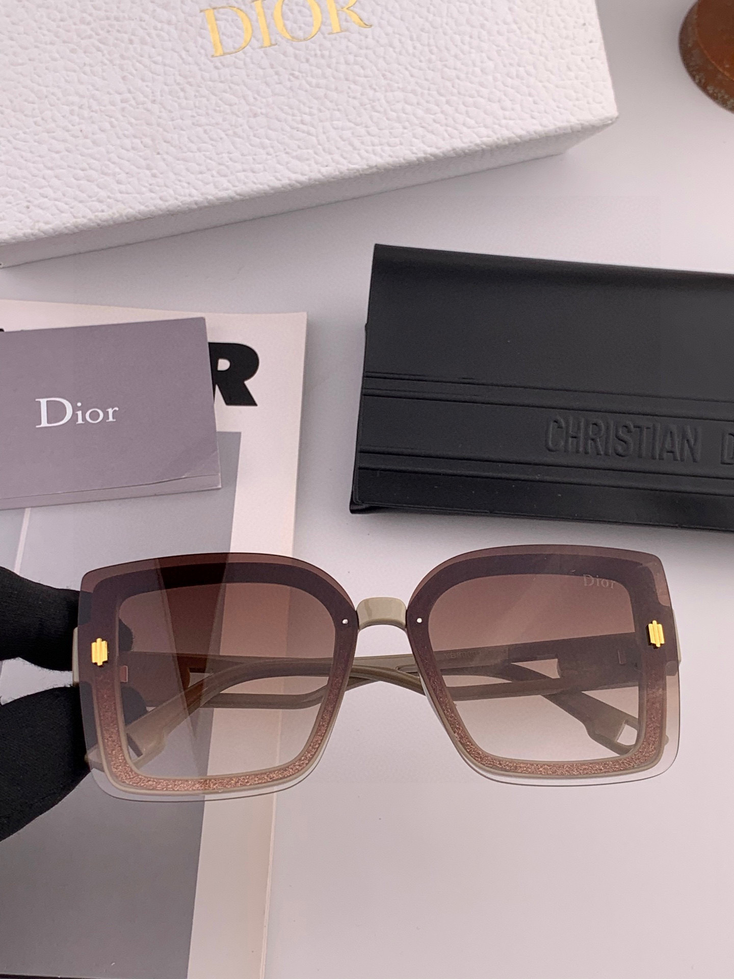  🔺 【DIOR-迪奥】2025开春新款 潮流爆款 时尚方框偏光太阳镜 高品质 佩戴舒适 网红潮款墨镜 