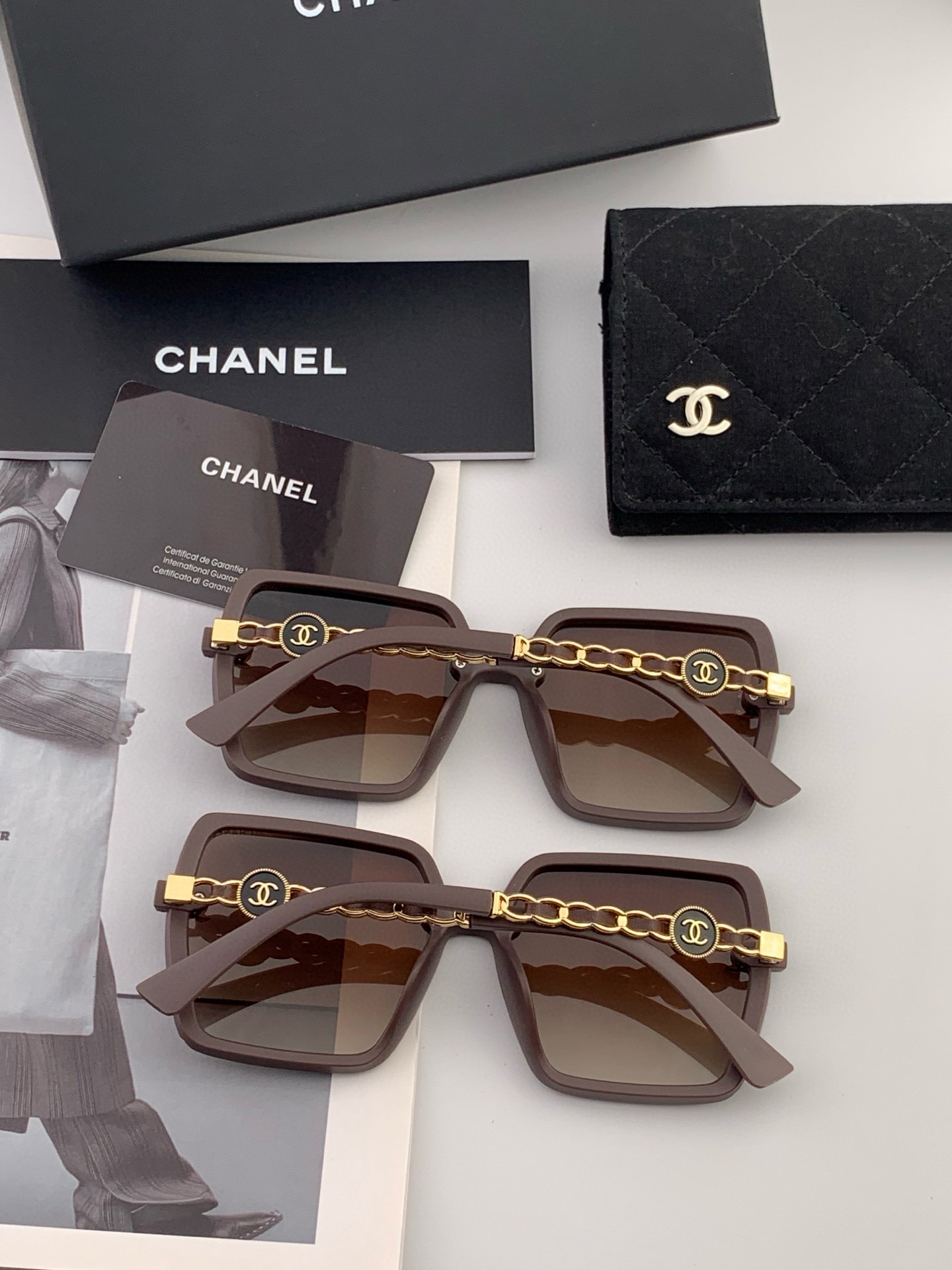    新品CHANEL 香奈儿太阳镜以独特魅力和前卫风格诠释春夏最新眼镜，质感超好佩带舒适 型号：CH7
