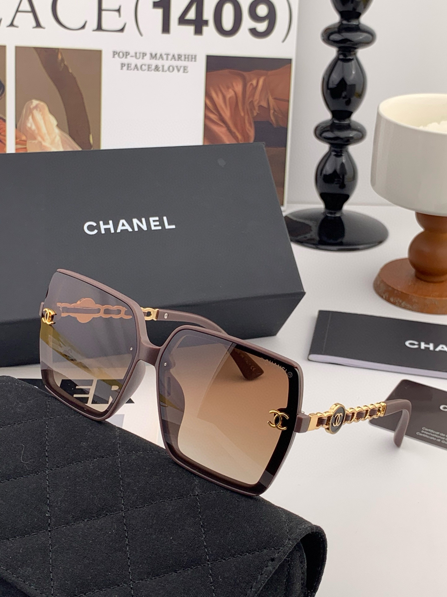    新品CHANEL 香奈儿太阳镜以独特魅力和前卫风格诠释春夏最新眼镜，质感超好佩带舒适 型号：CH7