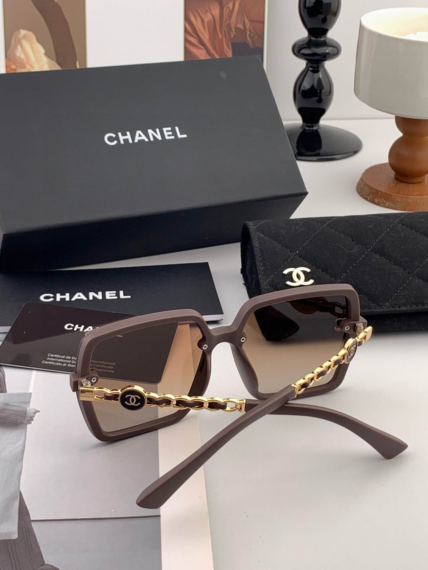    新品CHANEL 香奈儿太阳镜以独特魅力和前卫风格诠释春夏最新眼镜，质感超好佩带舒适 型号：CH7